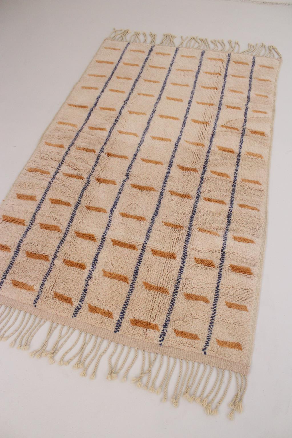 Modern Moroccan wool Mrirt rug - Powder pink/orange - 5x8.3feet / 155x255cm For Sale 7