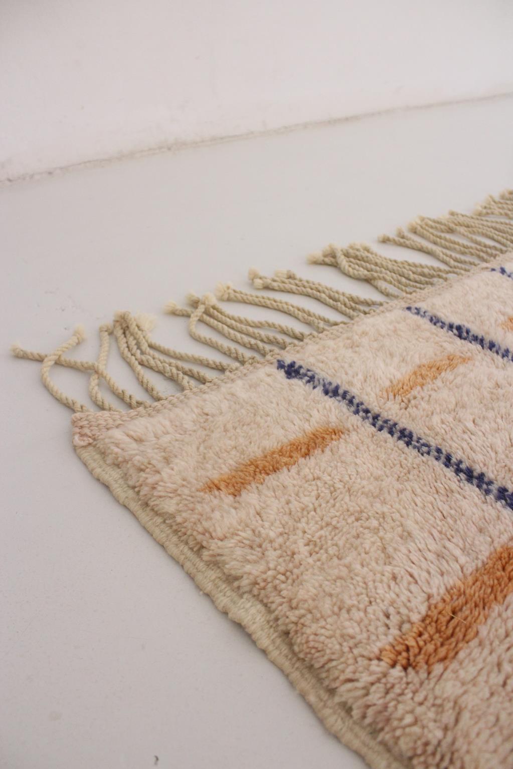 Modern Moroccan wool Mrirt rug - Powder pink/orange - 5x8.3feet / 155x255cm For Sale 8