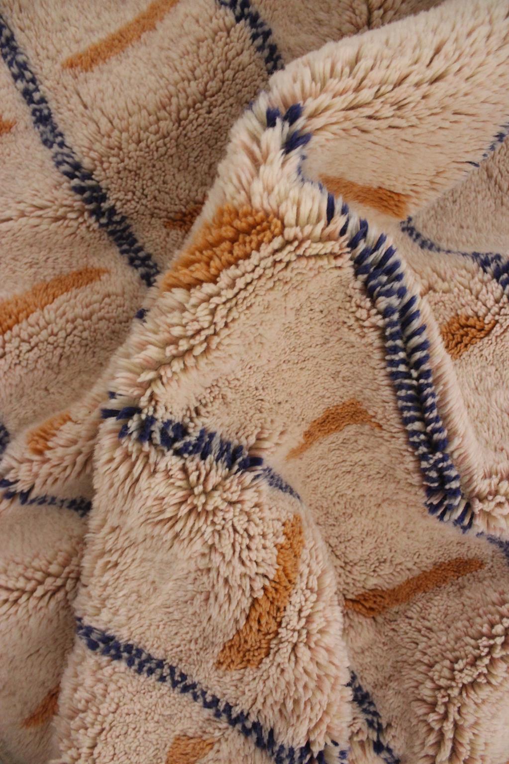 Modern Moroccan wool Mrirt rug - Powder pink/orange - 5x8.3feet / 155x255cm For Sale 9