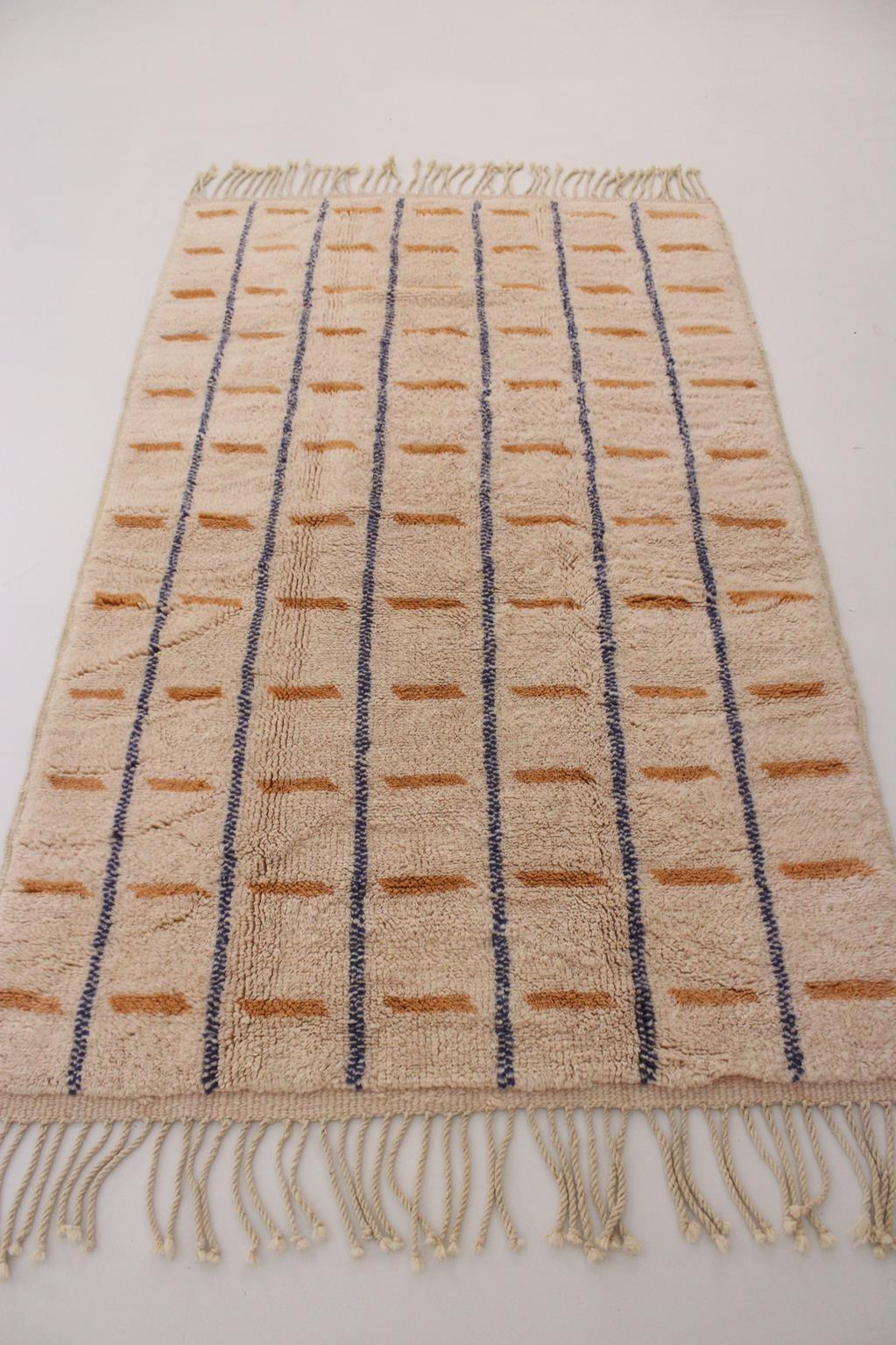 Modern Moroccan wool Mrirt rug - Powder pink/orange - 5x8.3feet / 155x255cm For Sale 1