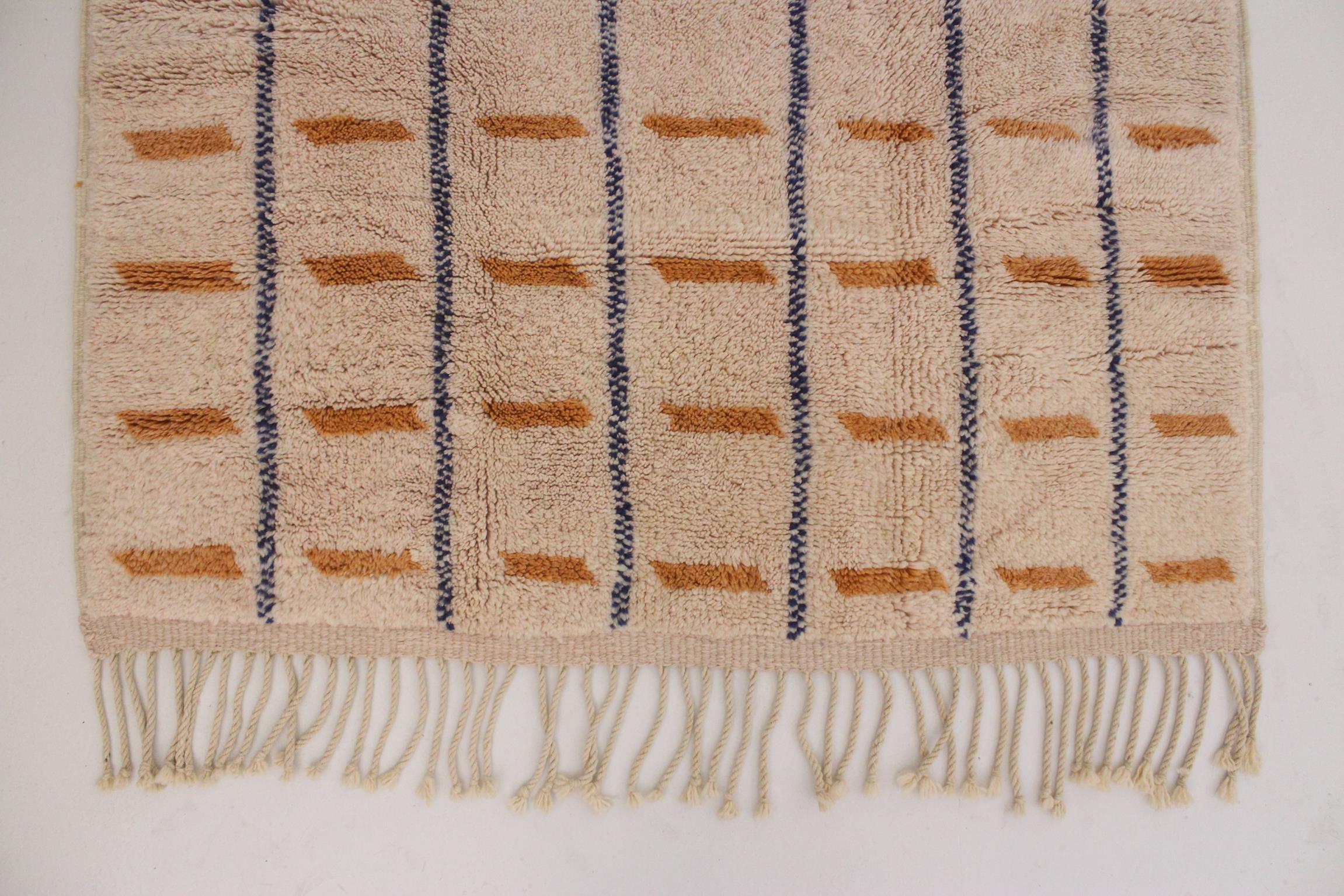 Modern Moroccan wool Mrirt rug - Powder pink/orange - 5x8.3feet / 155x255cm For Sale 2
