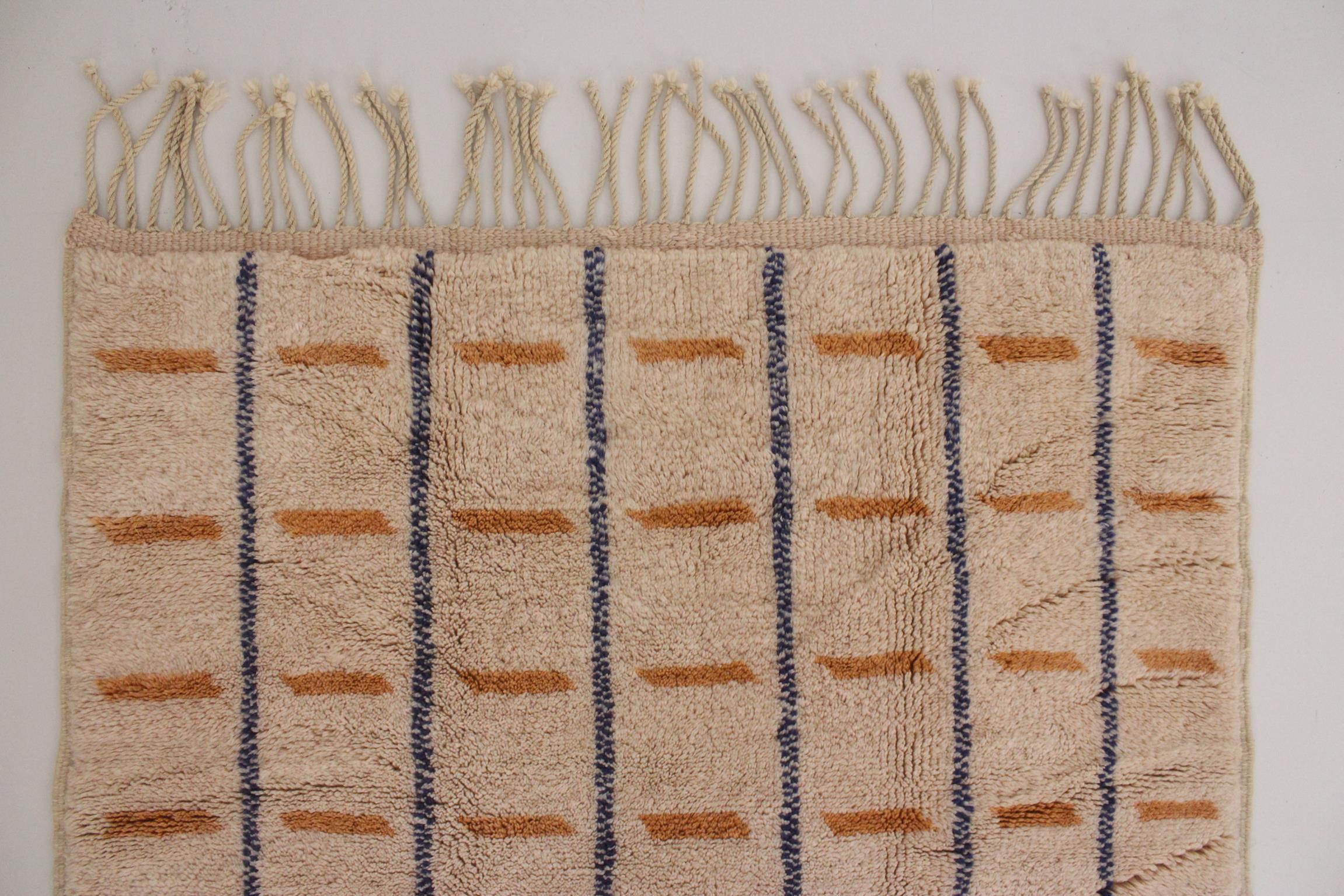 Modern Moroccan wool Mrirt rug - Powder pink/orange - 5x8.3feet / 155x255cm For Sale 4