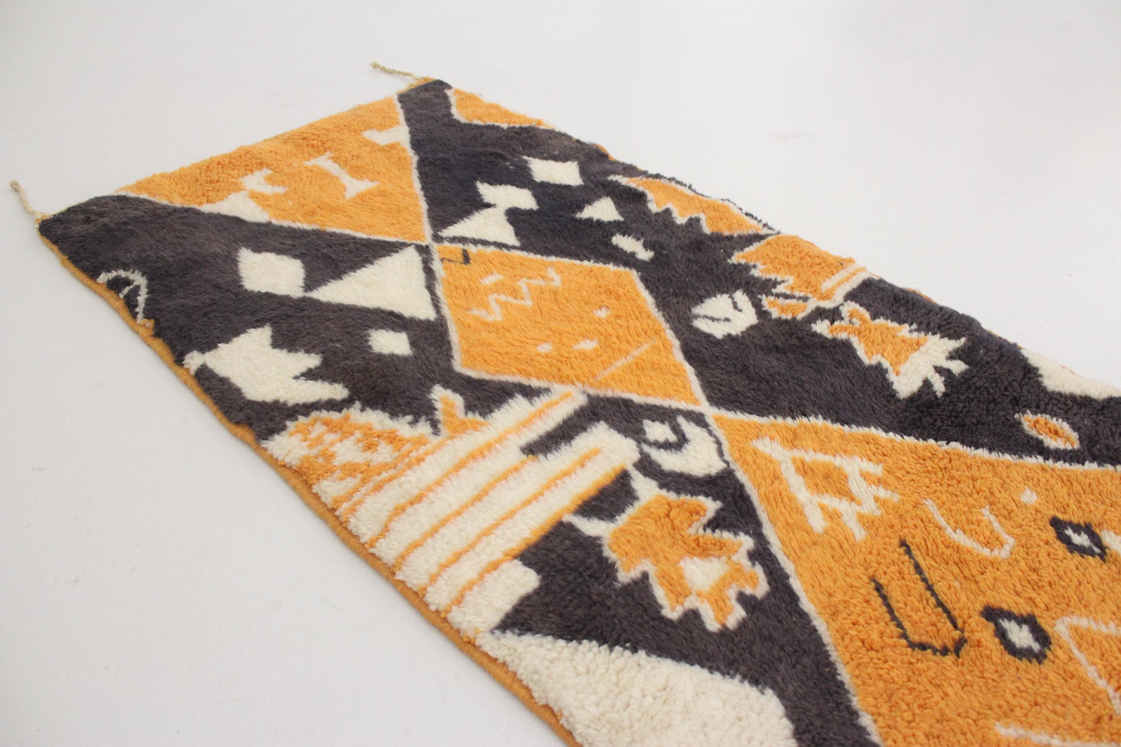Modern Moroccan wool Mrirt runner rug - Black/orange - 2.4x9.9feet / 74x303cm For Sale 7