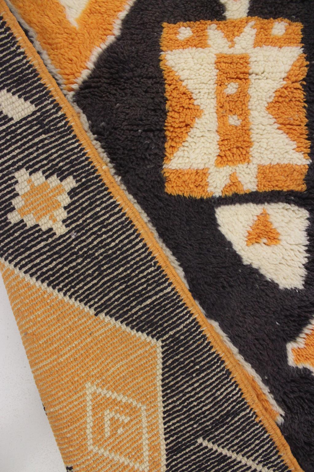 Modern Moroccan wool Mrirt runner rug - Black/orange - 2.4x9.9feet / 74x303cm For Sale 8