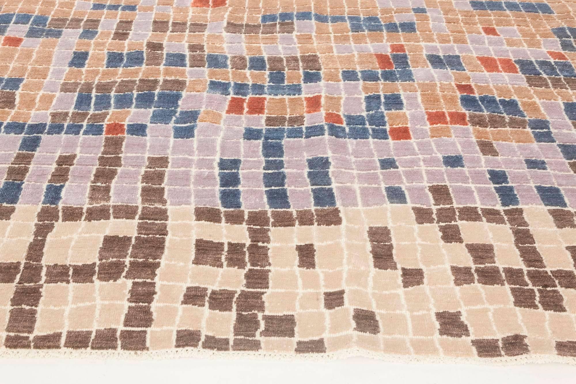 Moderner mehrfarbiger Teppich mit geometrischem Design und Kunststofffliesen von Doris Leslie Blau (21. Jahrhundert und zeitgenössisch) im Angebot