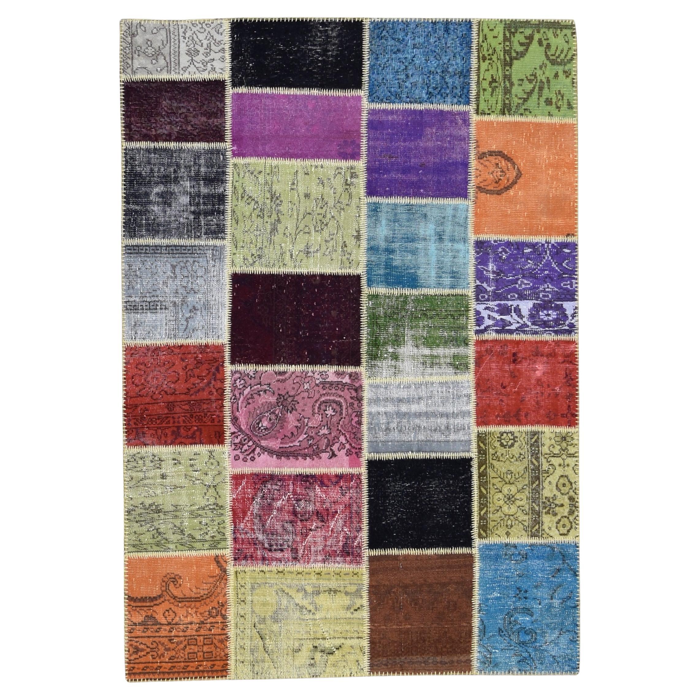 Moderner mehrfarbiger Patch Work-Wollteppich 5'7''x7'11'' um 1960 im Angebot