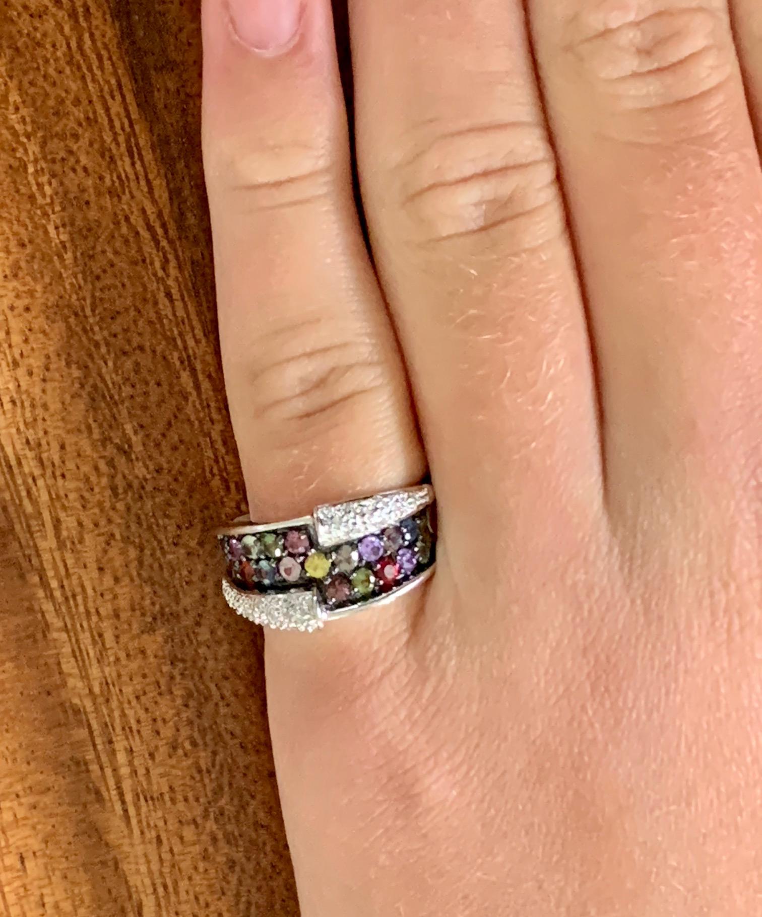 Modern Multicolored Sapphire and Brilliant Cut Diamond 18 Karat Yellow Gold Ring In Good Condition In St. Louis Park, MN