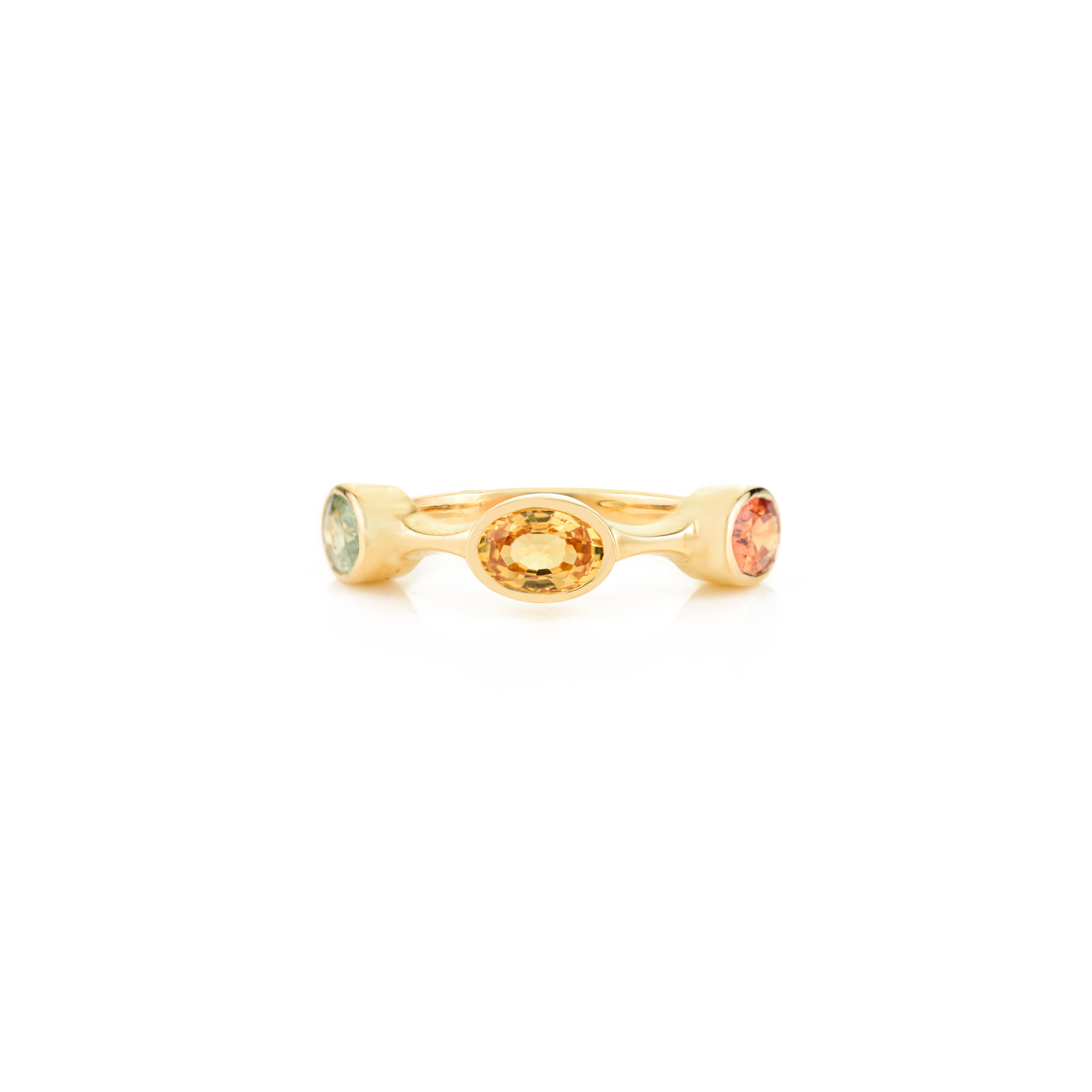 En vente :  Bague moderne à trois pierres en or jaune 14k et saphirs multiples 5