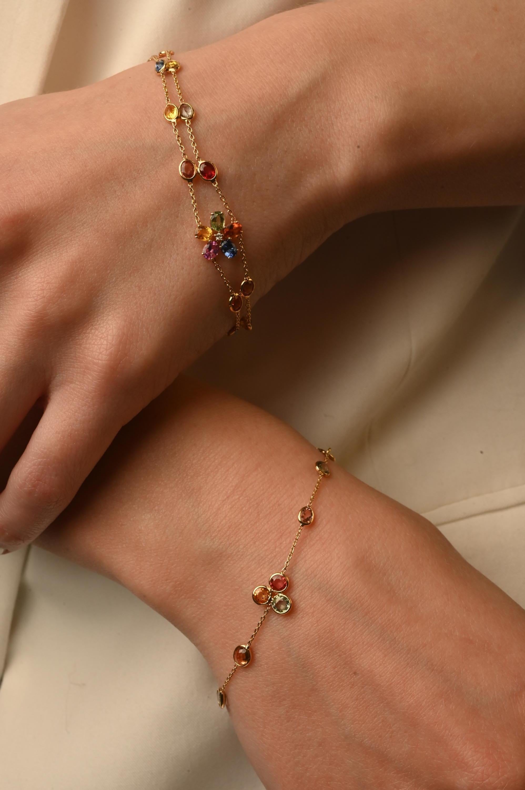 Bracelet moderne à motif floral minimaliste en or massif 18 carats avec plusieurs saphirs en vente 3