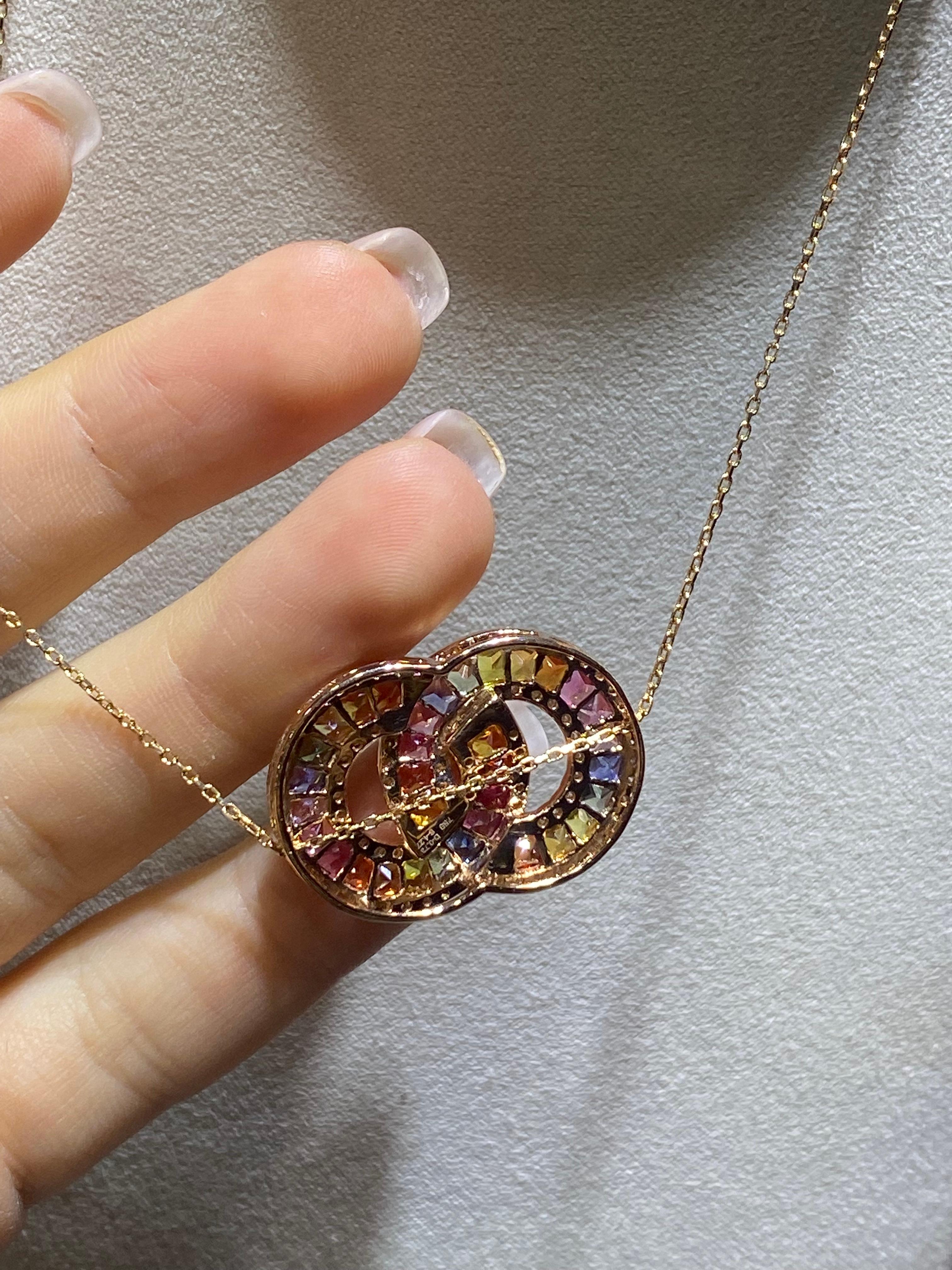 Taglio rotondo Collana moderna multi zaffiro in oro giallo 18K per lei in vendita