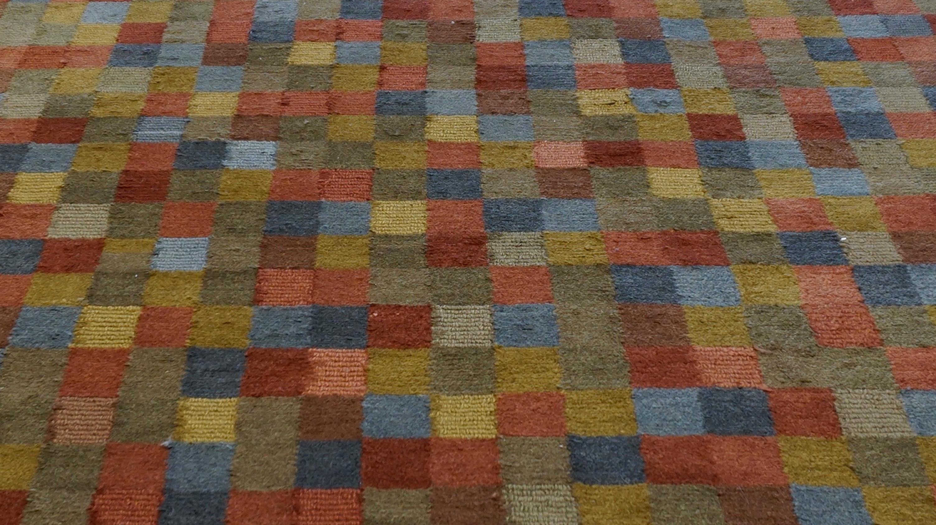 Moderne Tapis déco moderne à motifs à carreaux multicolores 5'1''x8'2'' en vente