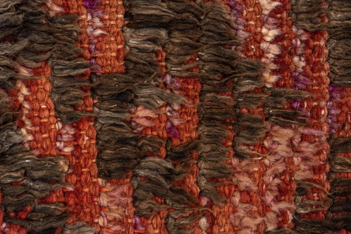 Moderner mehrfarbiger marokkanischer Teppich im Zustand „Gut“ im Angebot in New York, NY