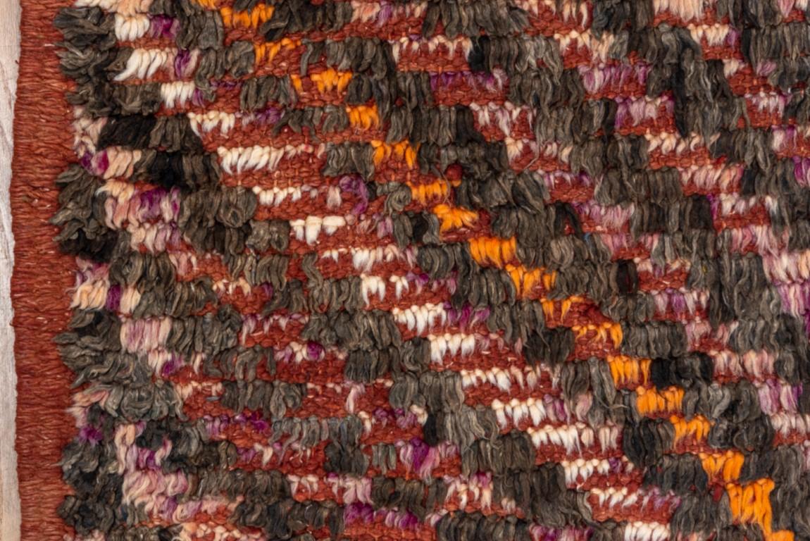 Moderner mehrfarbiger marokkanischer Teppich (Mitte des 20. Jahrhunderts) im Angebot