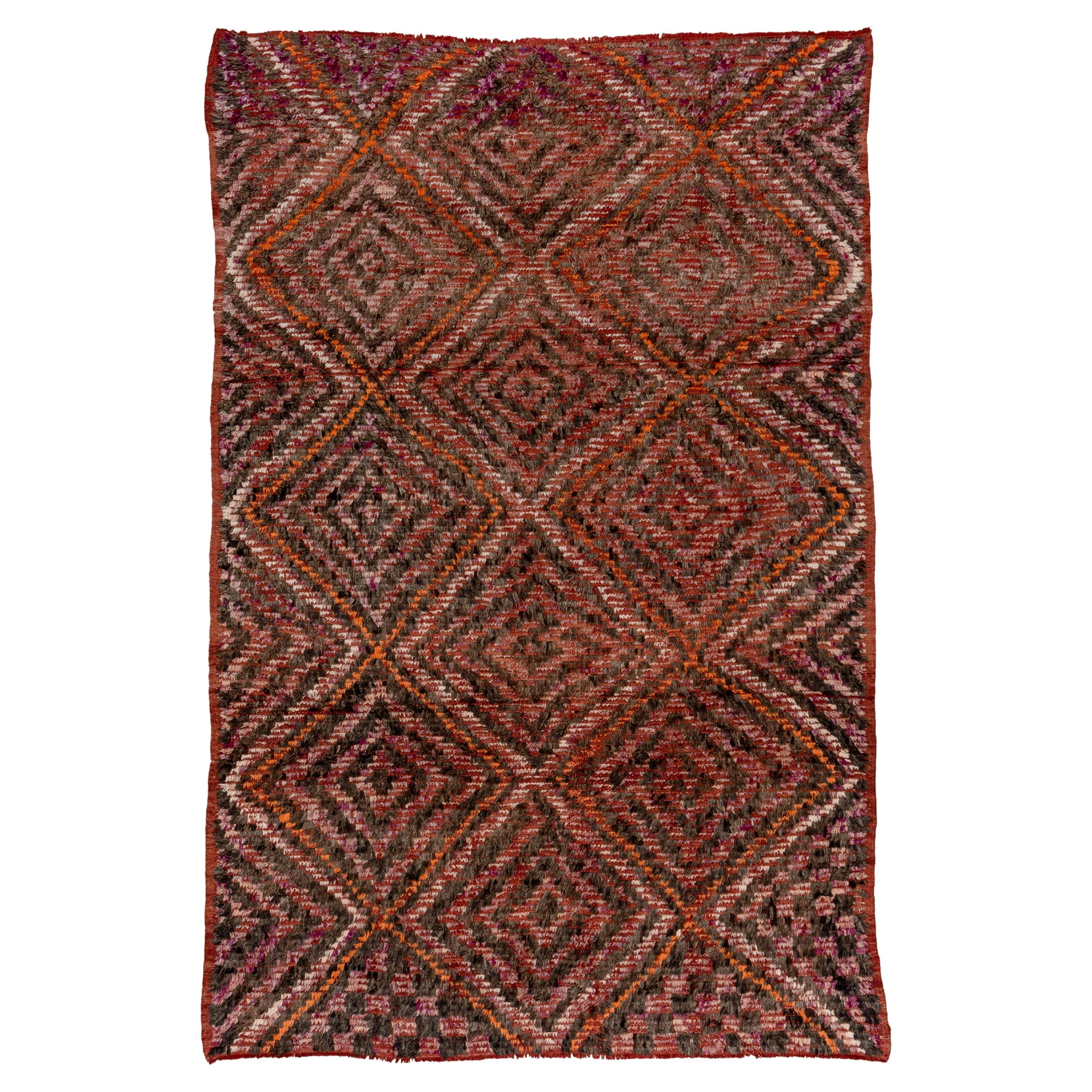 Moderner mehrfarbiger marokkanischer Teppich