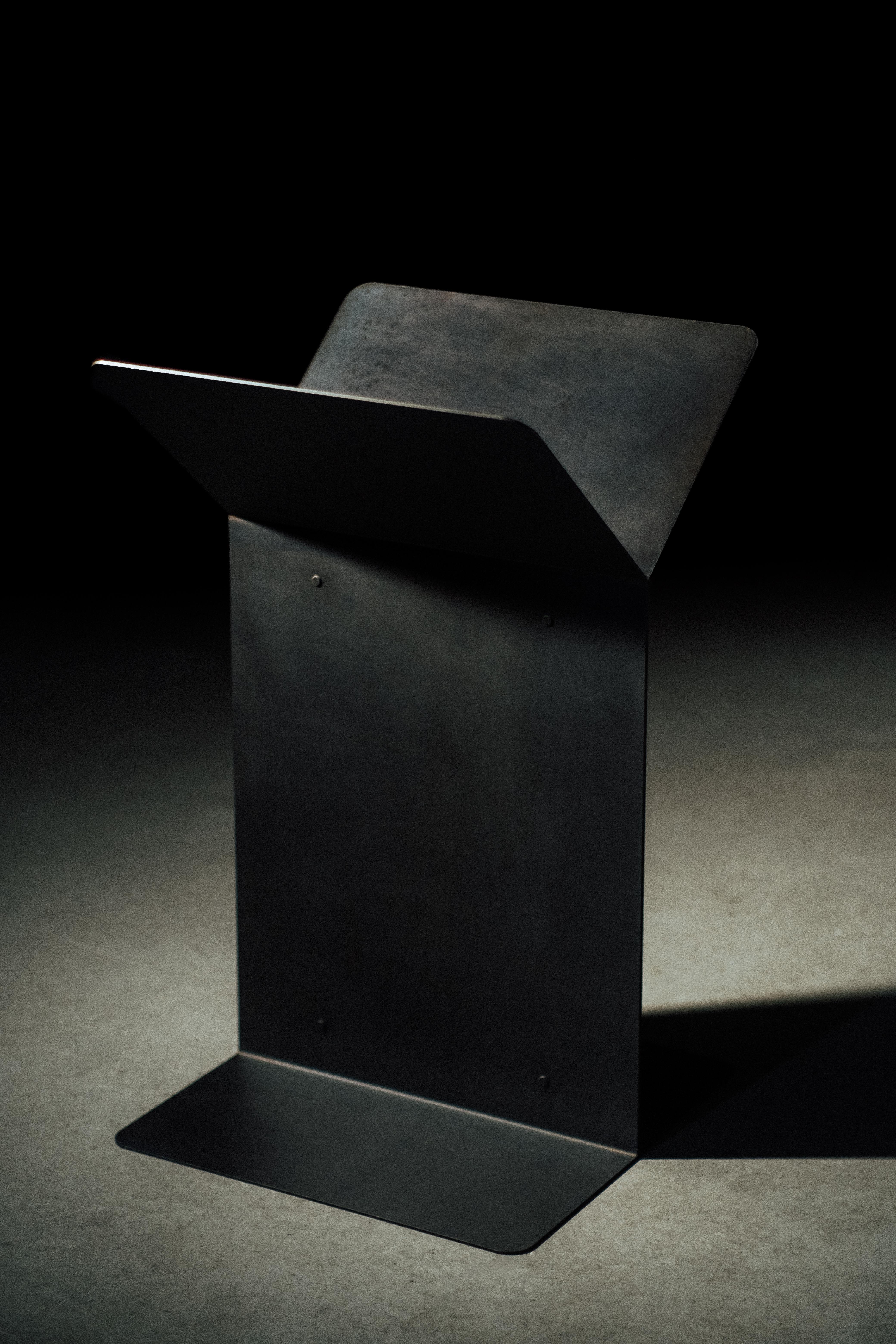Postmoderne Table d'appoint et étagère modernes multifonctionnelle en acier « Y » en vente