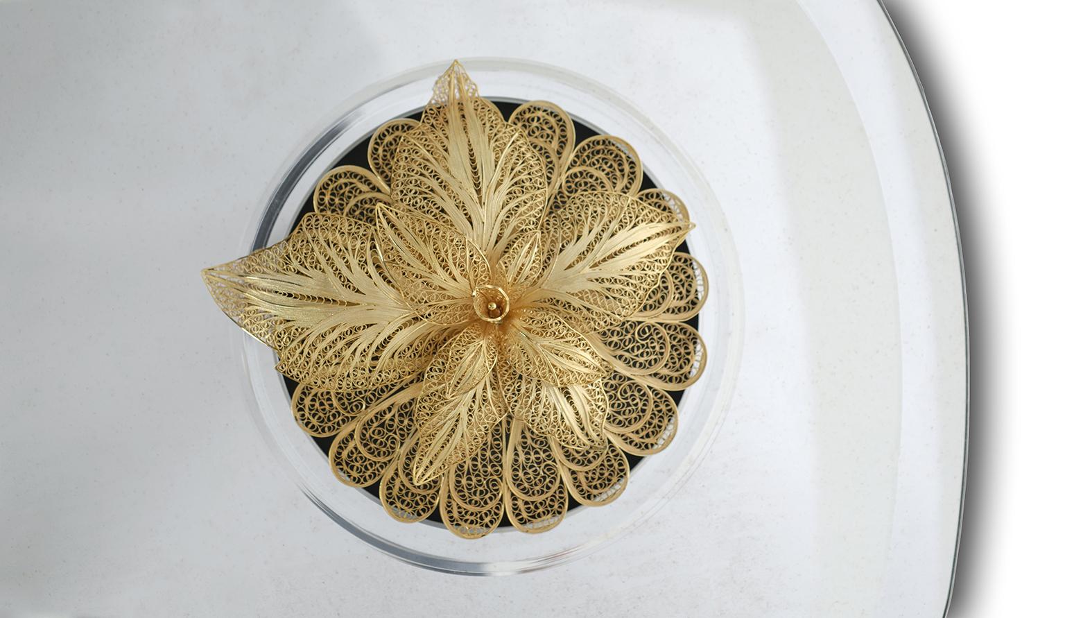 Hand-Crafted Modern Murano Aged Mirror with Filigree in Golden Fine Silver, Jewelry Work For Sale