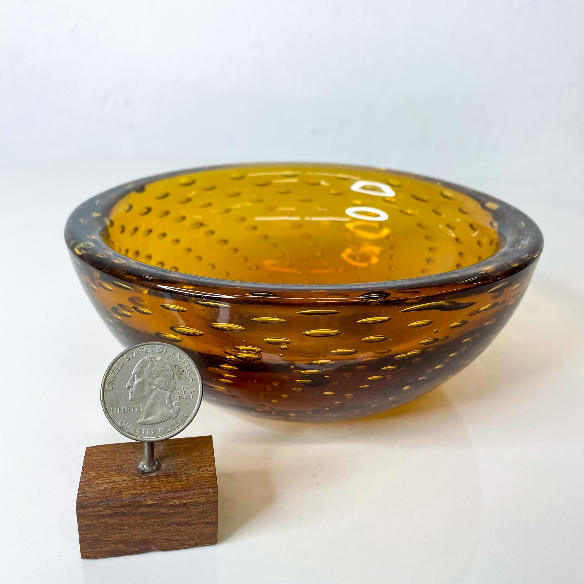 1970s Murano Sommerso Amber Controlled Bubble Art Glass Bowl ITALY
No label.
6.13 diameter x 2.13 tall inches
Amber and Brown tones.
Unrestored preowned vintage good condition.
Please refer to images.
