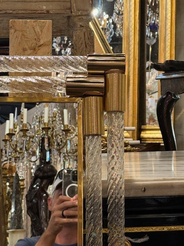 italien Miroir moderne de Murano à double torsion de verre et laiton en vente