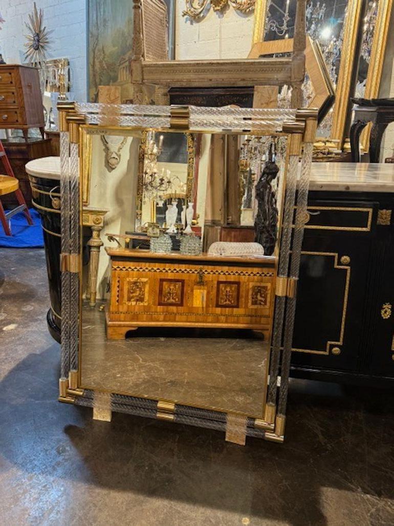 Miroir moderne de Murano à double torsion de verre et laiton en vente 1
