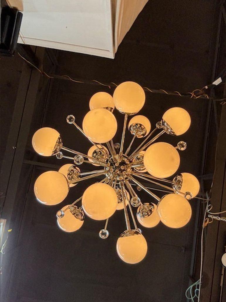 Araña Sputnik moderna de cristal de Murano y latón Latón en venta