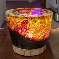 Mesa auxiliar moderna de cristal de Murano y madera 'Sunset Waste' con luz by Hillsideout