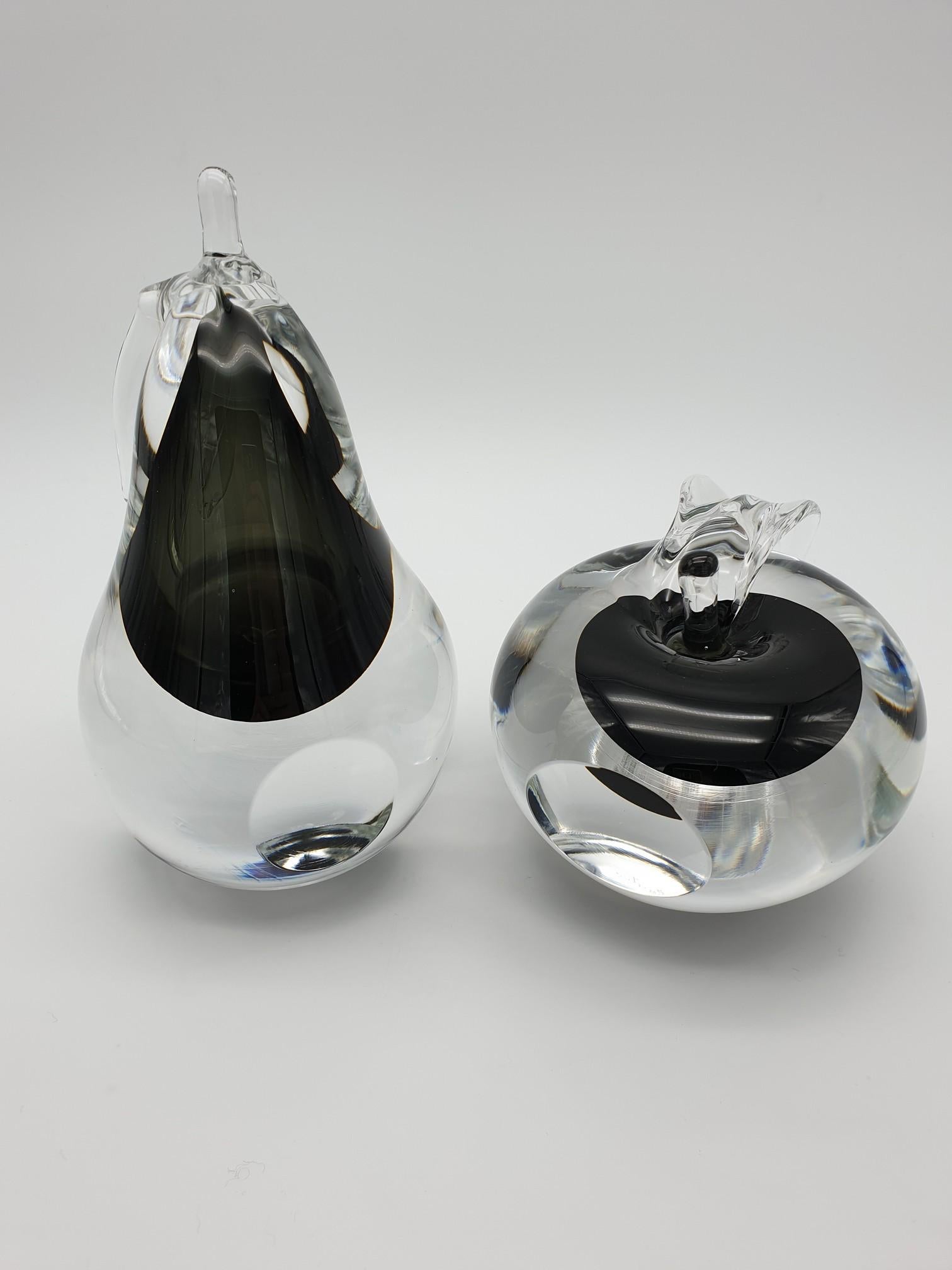 Italian Modern Murano Glass Decorative Apple & Pear with Black Sommerso, Cenedese, 1980 For Sale