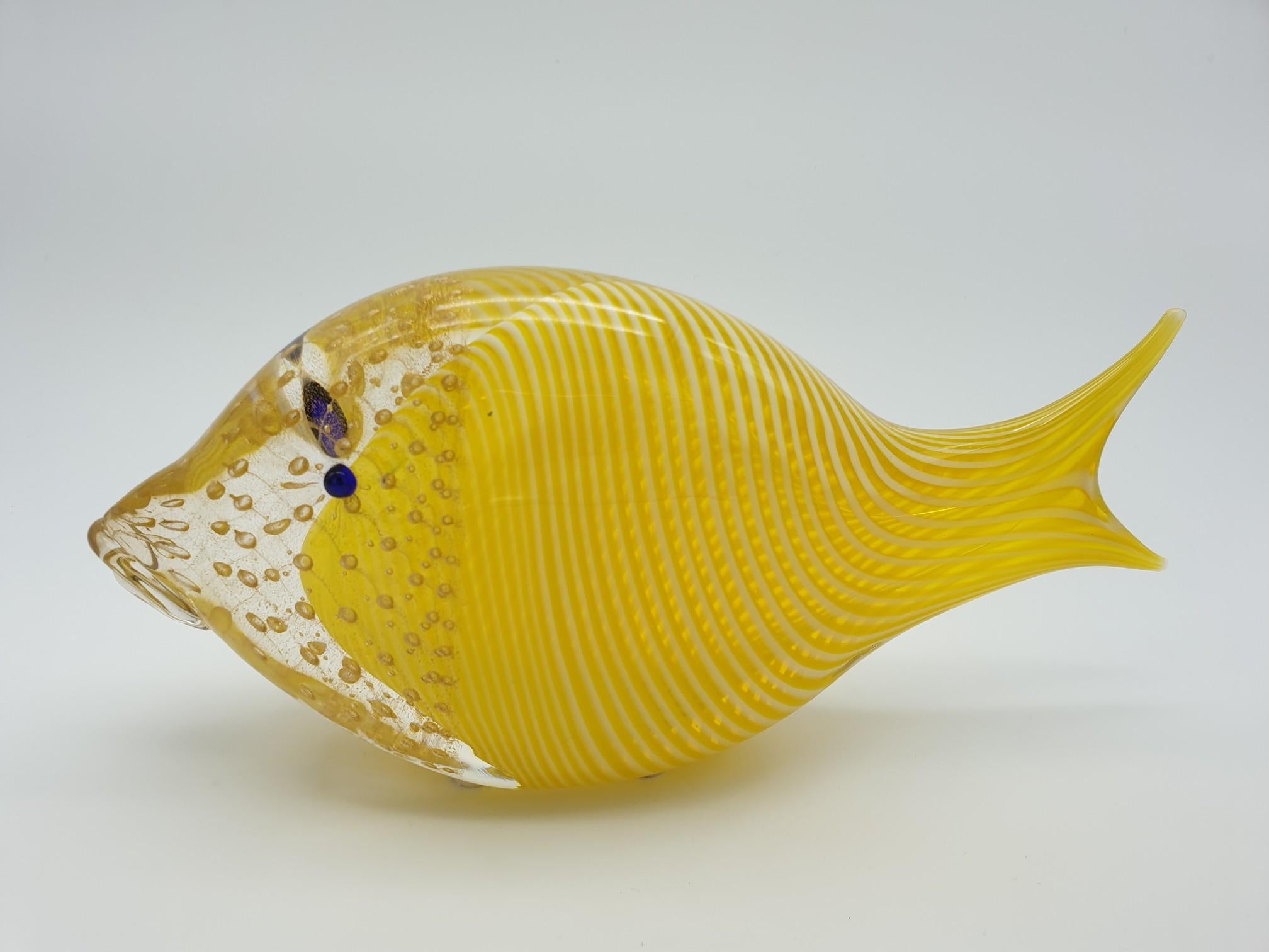 Modern Murano Glass Fish in Yellow & Gold Color with Bubbles by Cenedese, 1990s For Sale 8