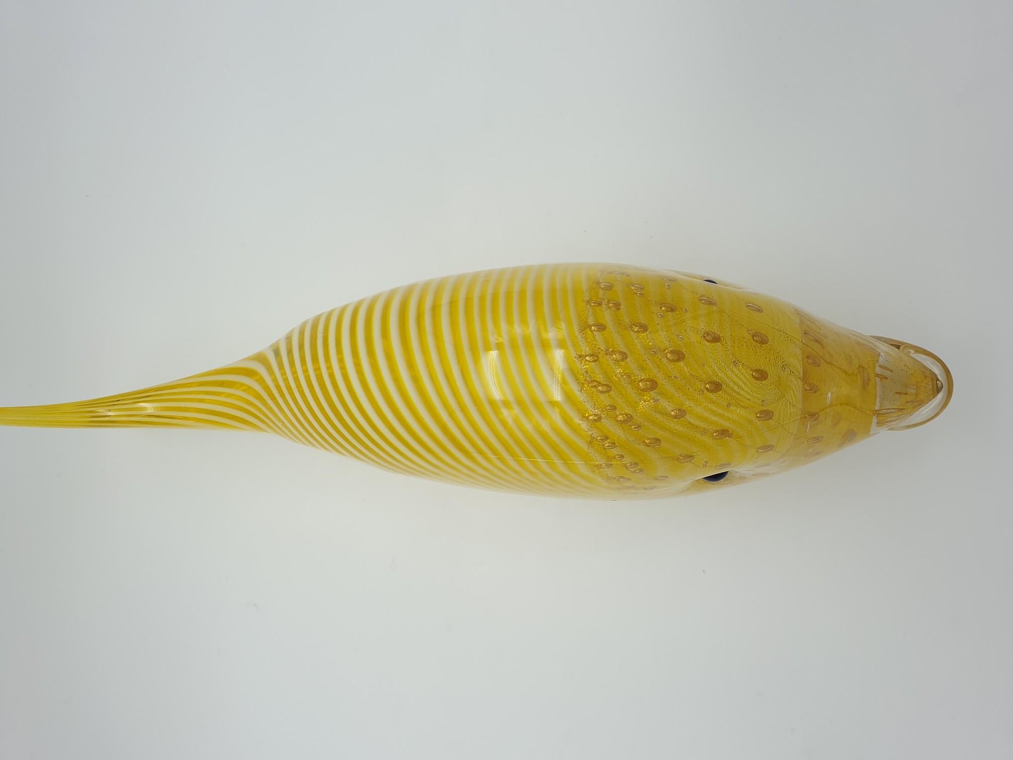Late 20th Century Modern Murano Glass Fish in Yellow & Gold Color with Bubbles by Cenedese, 1990s For Sale