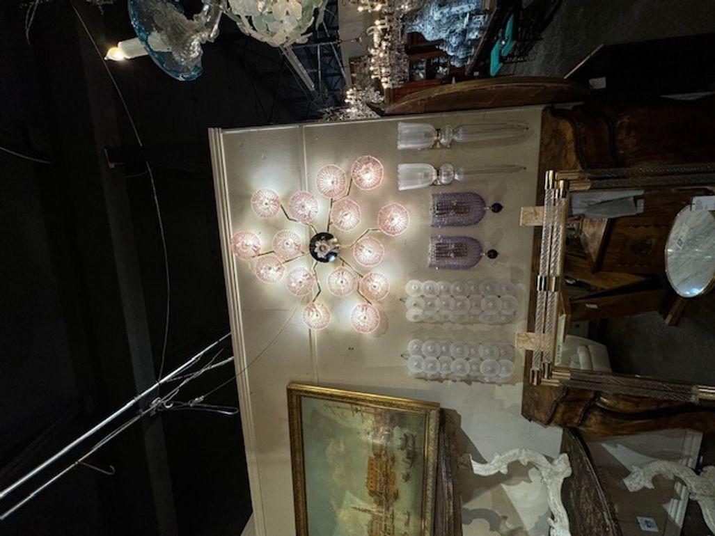 Vetro di Murano Scontrino da parete moderno in vetro di Murano con fiori rosa e ametista in vendita