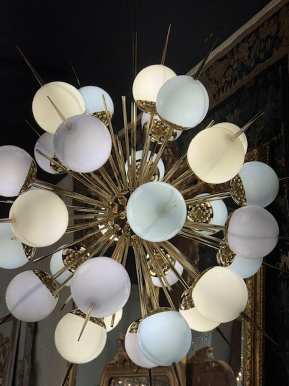 Modern Murano Sputnik Chandelier In Good Condition For Sale In Dallas, TX