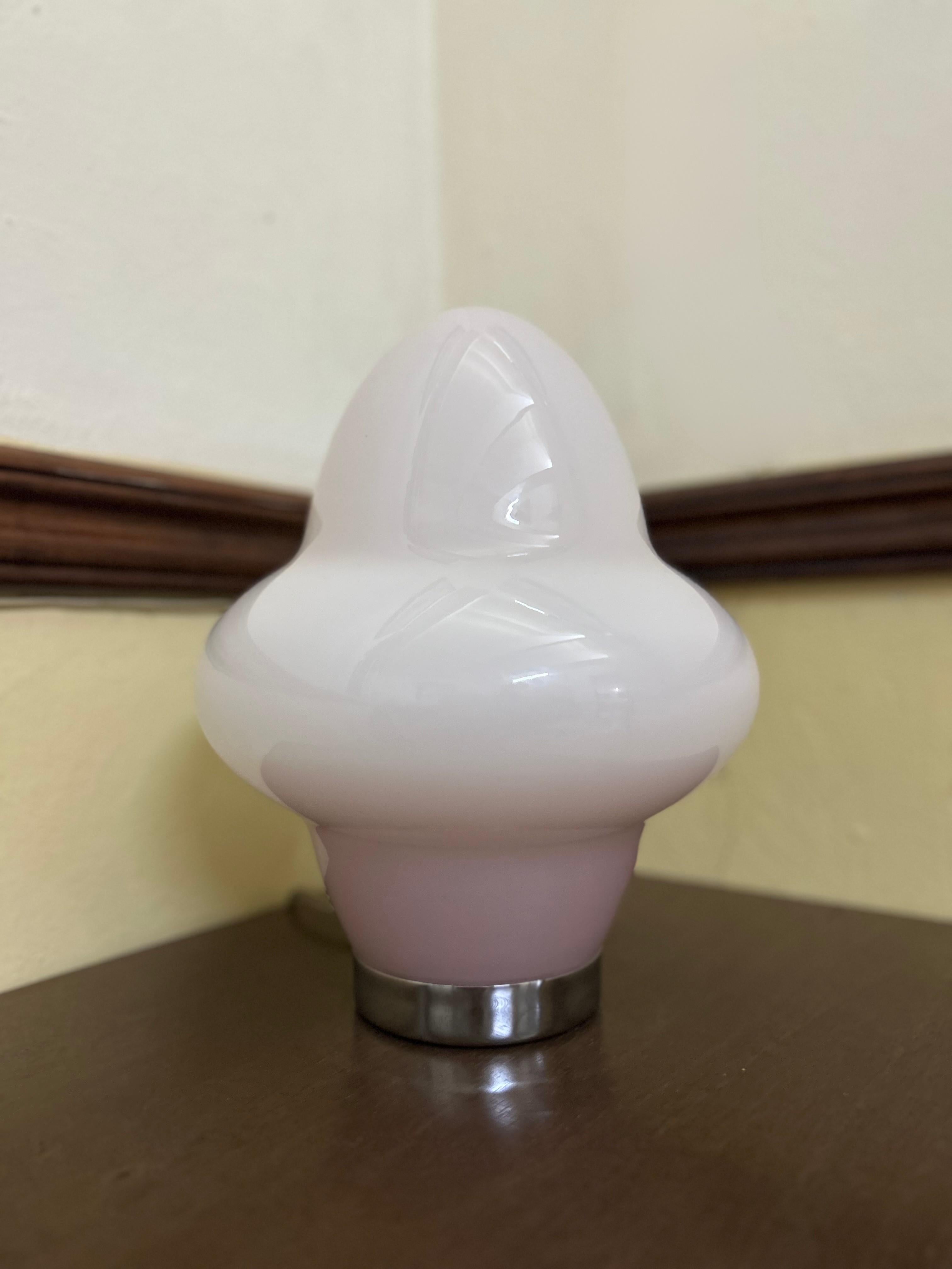 Moderne Murano-Tischleuchte von Ettore Sottsass für Venini, signiert ca. 1994 im Zustand „Hervorragend“ im Angebot in Merida, Yucatan