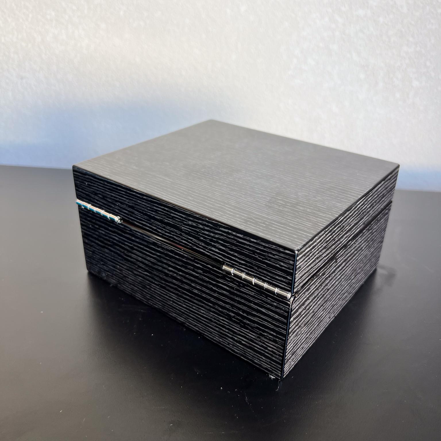 Modern Jewelry Music Box Gray Gloss Oak Wood im Angebot 9