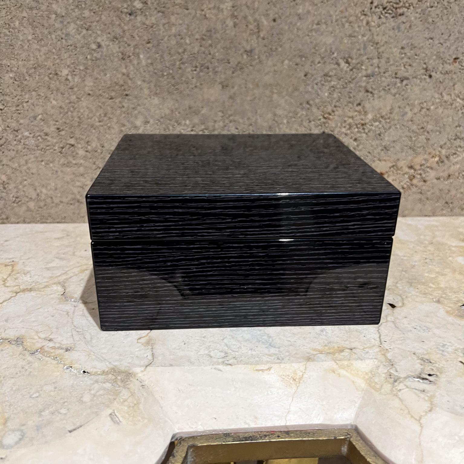 Modern Jewelry Music Box Gray Gloss Oak Wood (Moderne) im Angebot