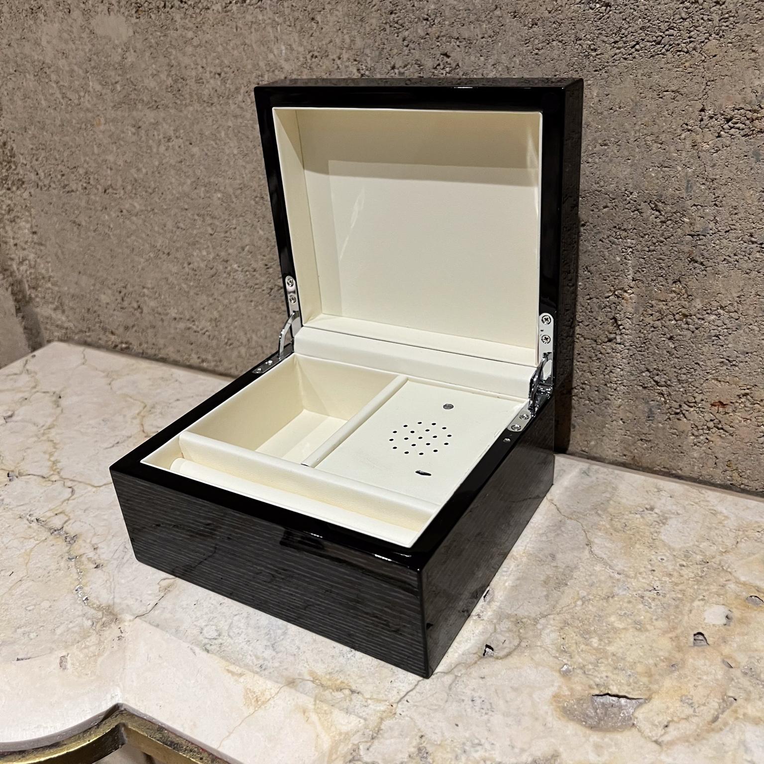 Modern Jewelry Music Box Gray Gloss Oak Wood im Zustand „Gut“ im Angebot in Chula Vista, CA