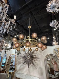 The Moderns Fume Glass and Polished Brass Chandelier en verre de Murano et laiton poli