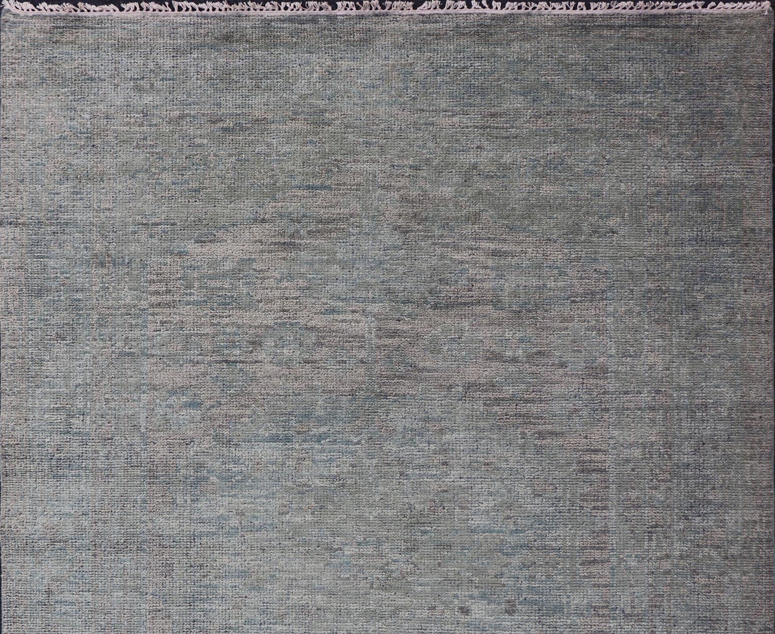 Moderno Oushak smorzato con design sub-geometrico nei toni del verde e della terra 6'0 x 9'3 in vendita 3