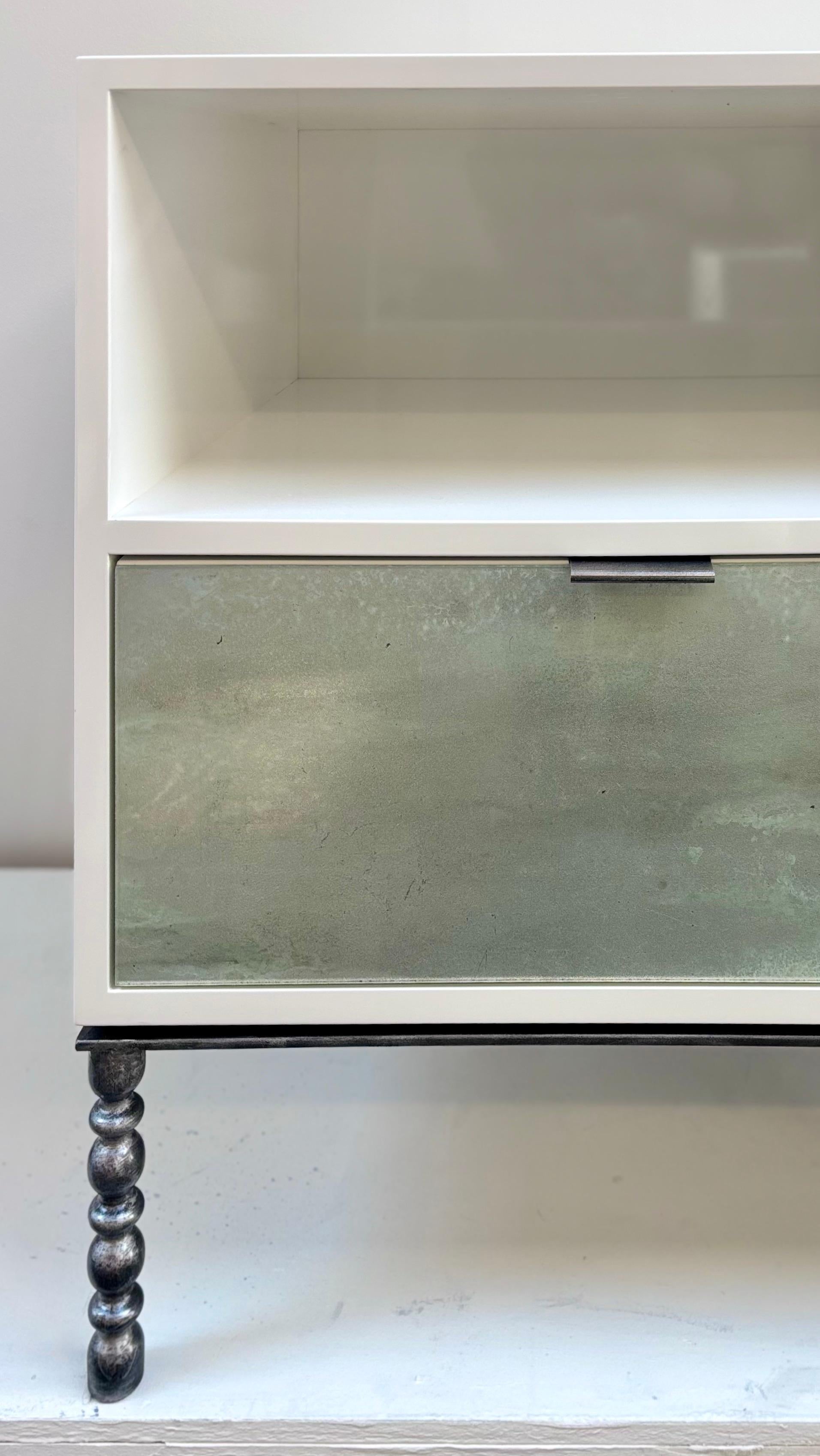 Moderno Modern Mystic 1 Drawer Nightstands by Ercole Home in vendita