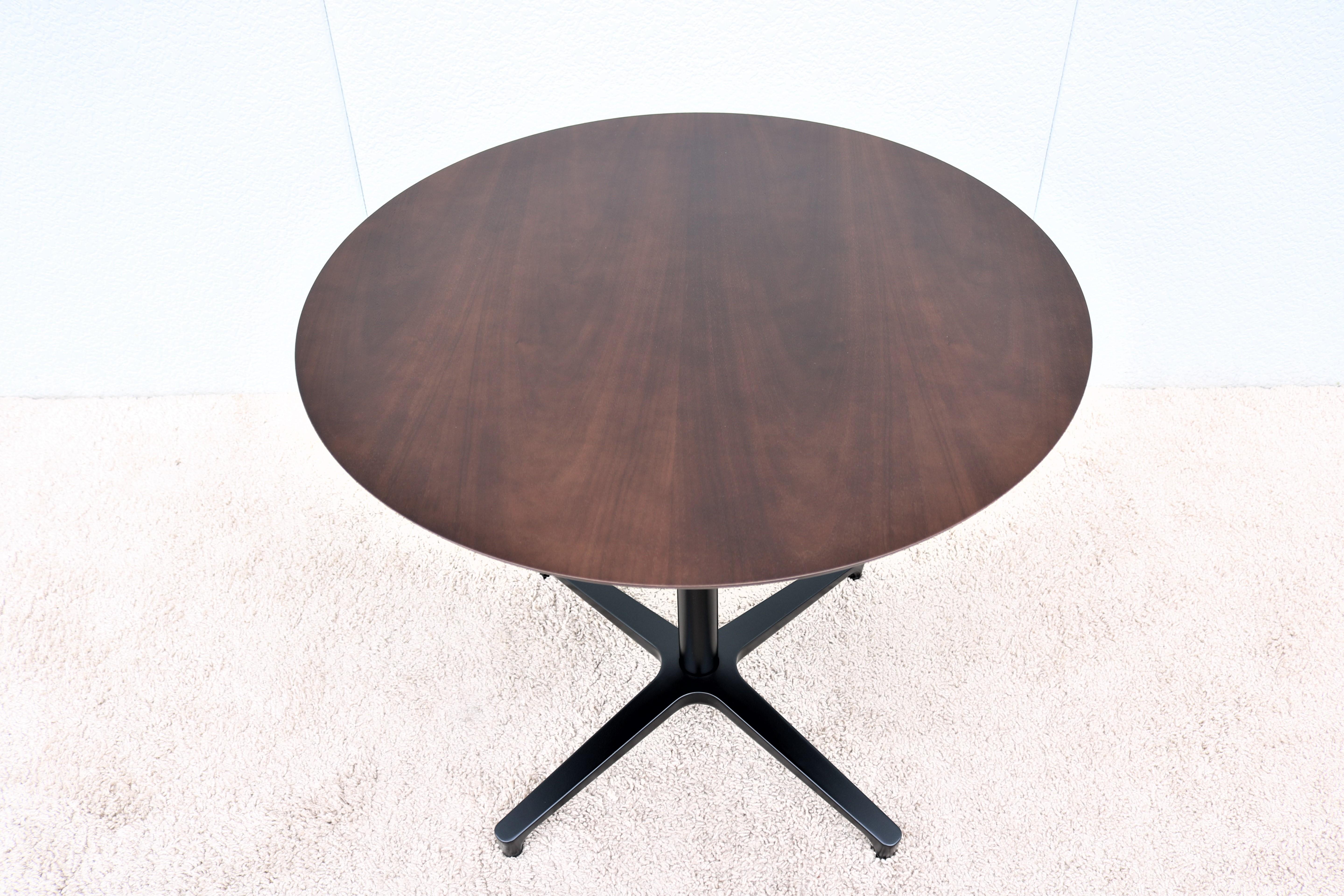 The Modern minimalist beauty and elegant sleek design of the Saiba occasional Table fits seamlessly into any environment and among Mid-Century classic design,
Very versatile could be used as Dining table or Conference table or Work table,