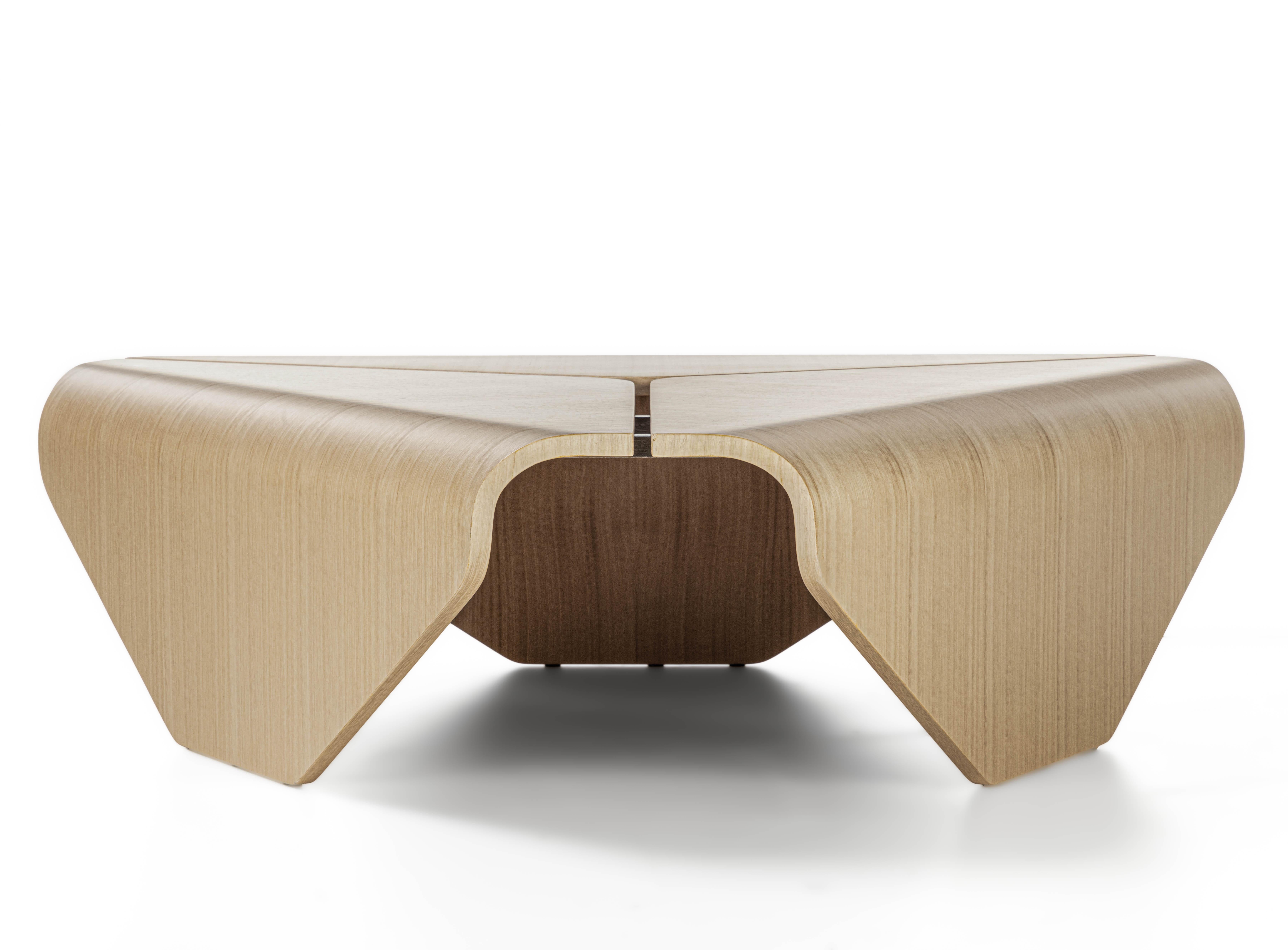Il tavolino Nara è stata una delle novità di successo del recente Salone del mobile ed è composto da 3 curvati in legno impiallacciato in Eucalipto. 
