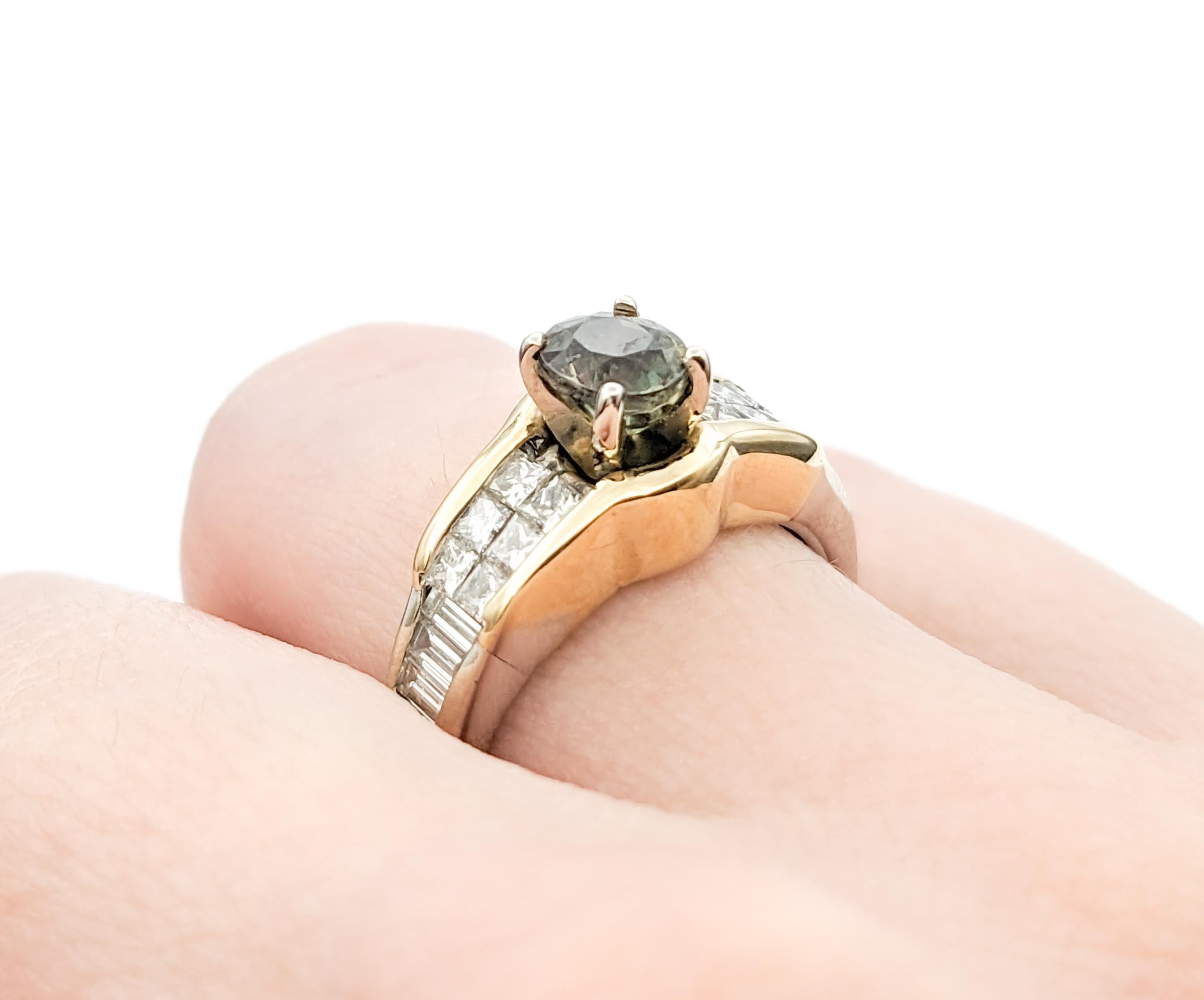Modern Natural Alexandrite & Diamond Ring in Two-Tone Gold In Excellent Condition For Sale In Bloomington, MN