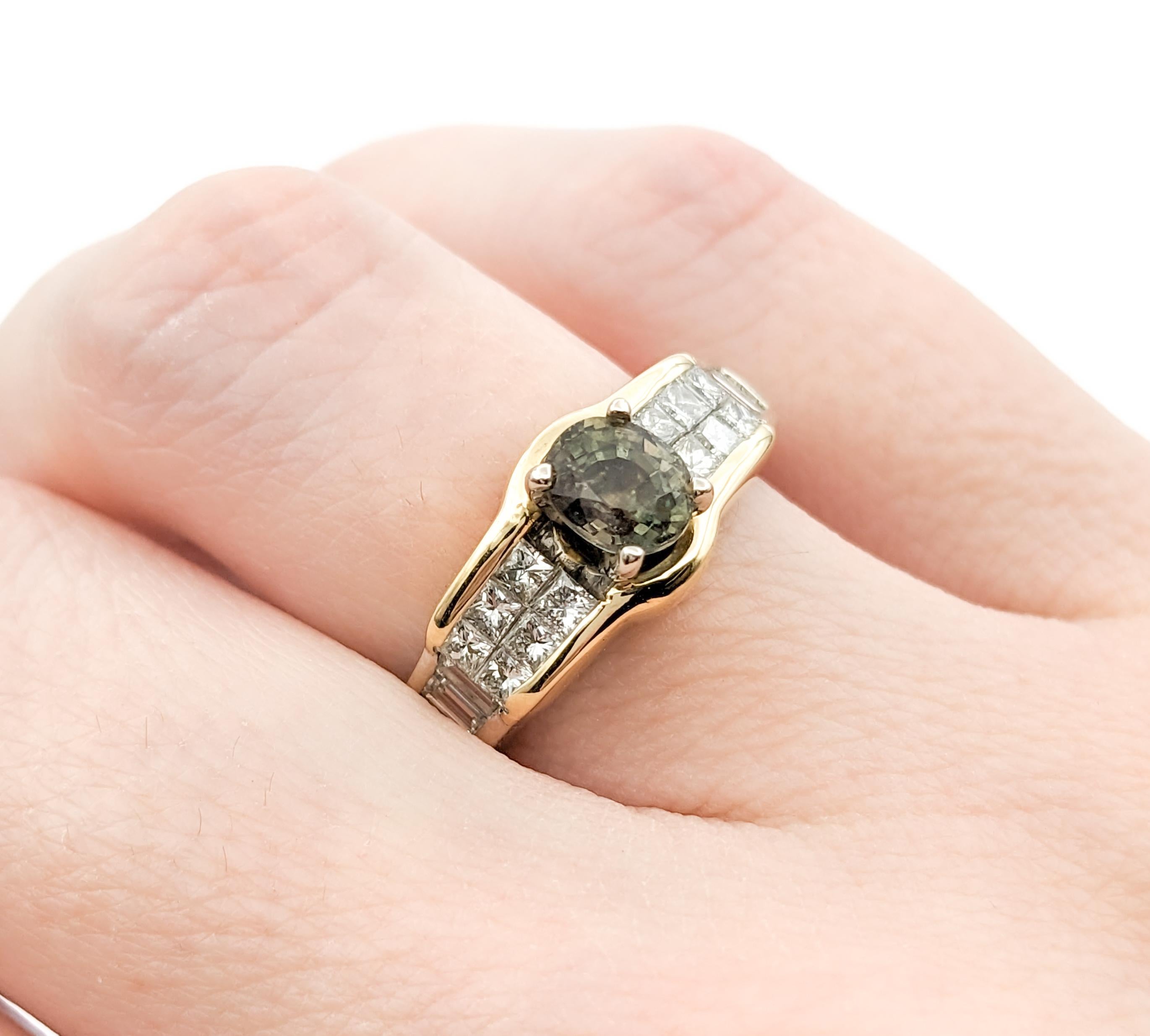 Moderner Ring aus zweifarbigem Gold mit natürlichem Alexandrit und Diamanten Damen im Angebot