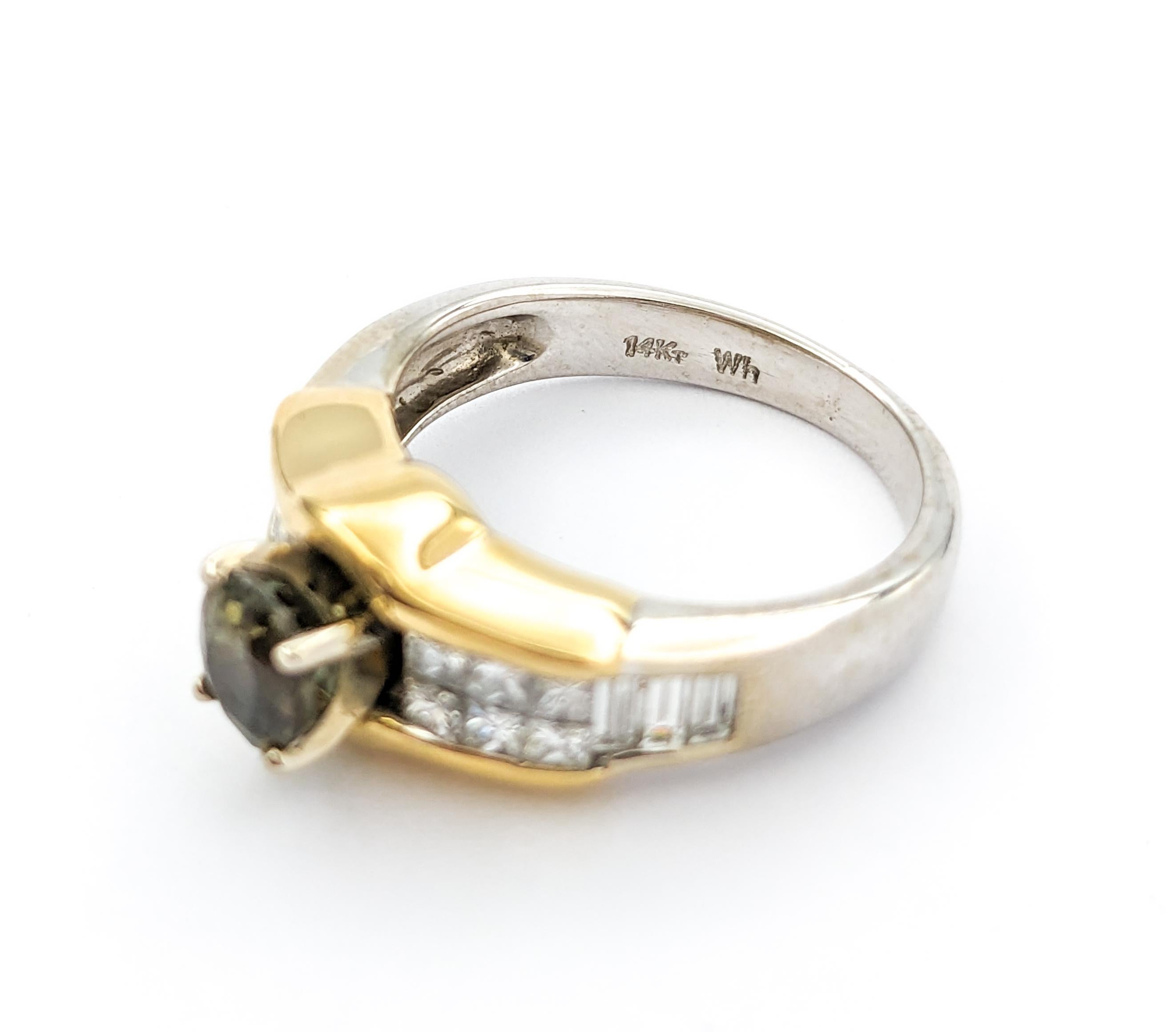 Moderner Ring aus zweifarbigem Gold mit natürlichem Alexandrit und Diamanten im Angebot 1