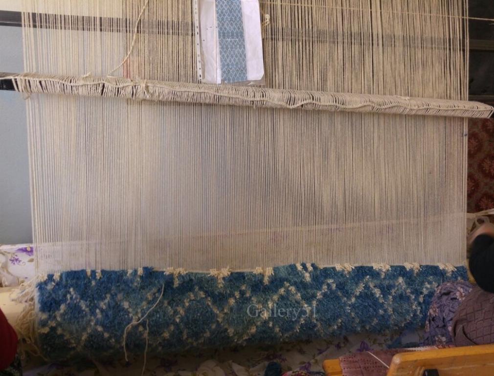 Modern Natural Dyed Moroccan Beni Qurain Berber Rug. Custom Options Available In New Condition For Sale In Spring Valley, NY
