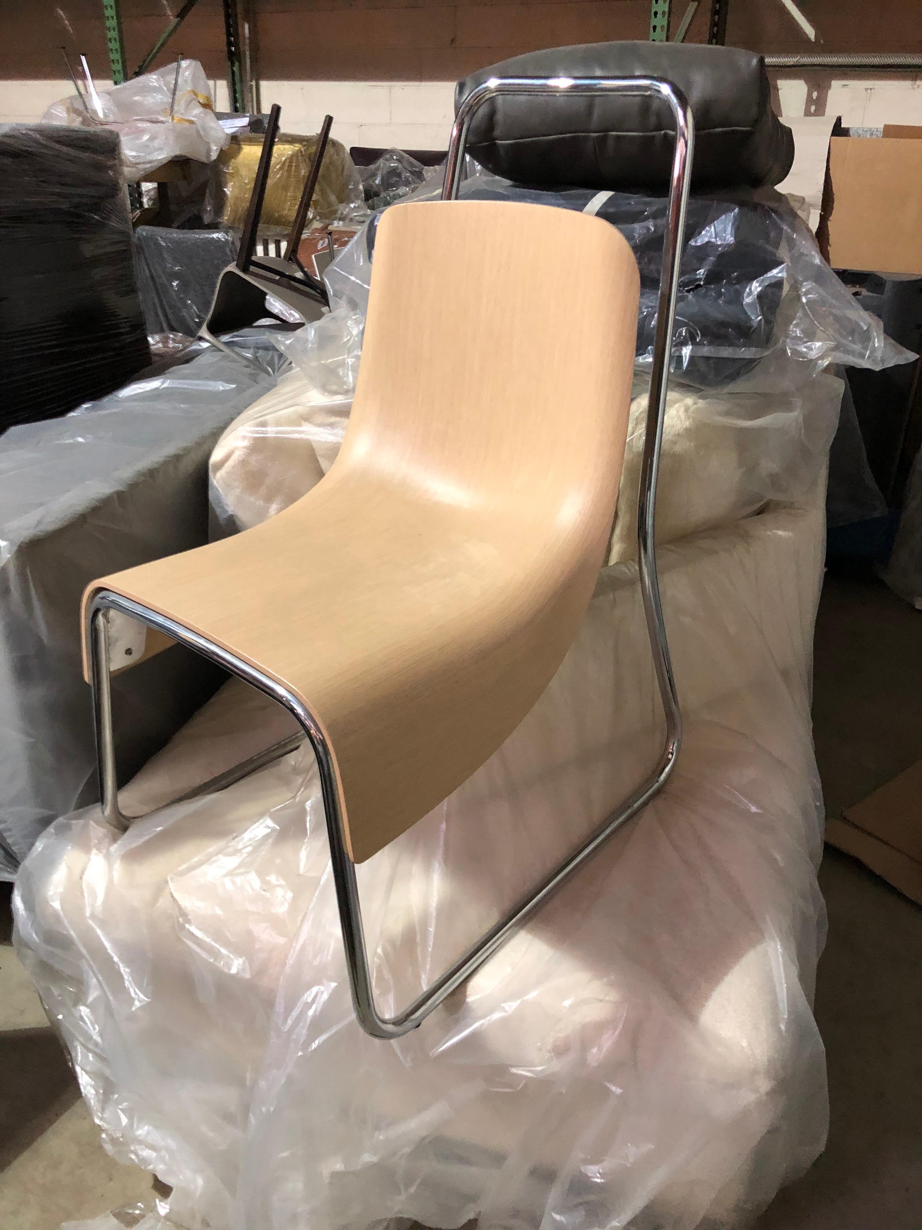 The Littlebig chair was designed by Jeff Miller in Italy. An artistic and brilliantly designed chair that has a structure and frame made of polished aluminum and a 3D curved seat made of oak veneer. There is magic in this surprising evolution of the