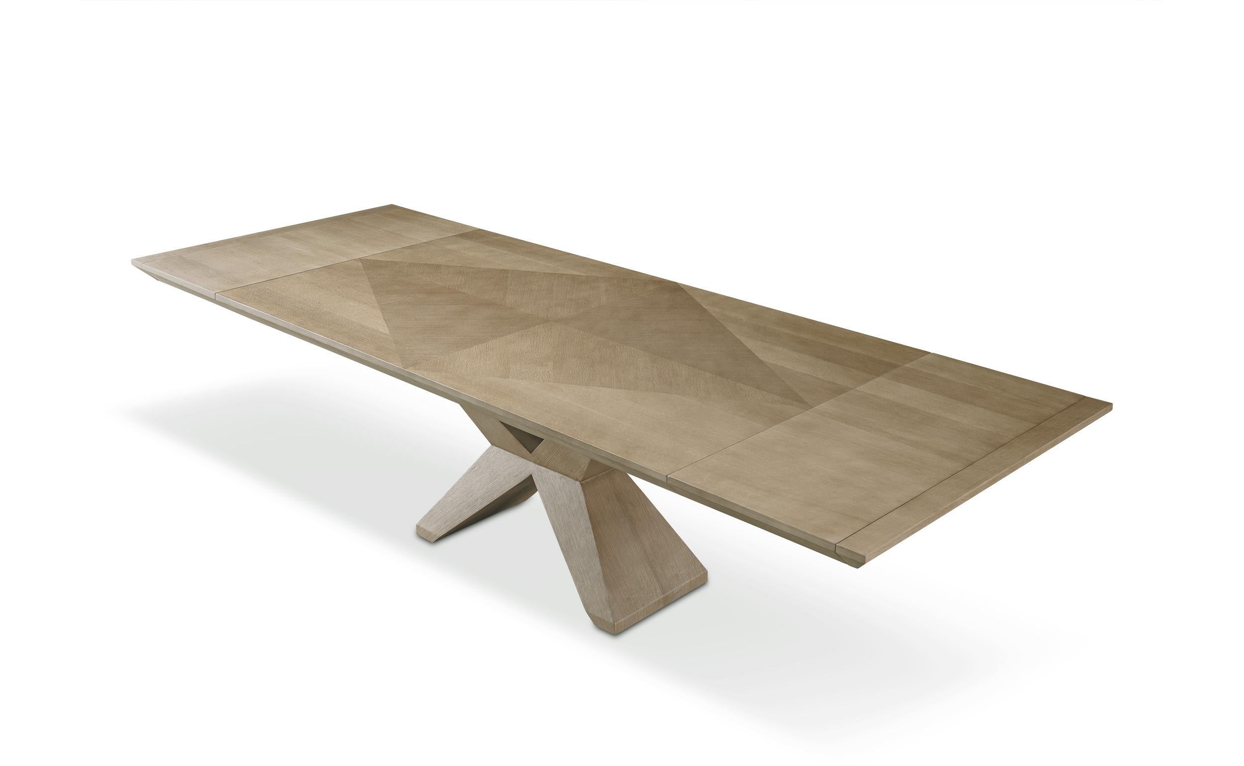 Tavolo da pranzo moderno in Oak Modern progettato da Greg Sheres.   Il piano del tavolo 