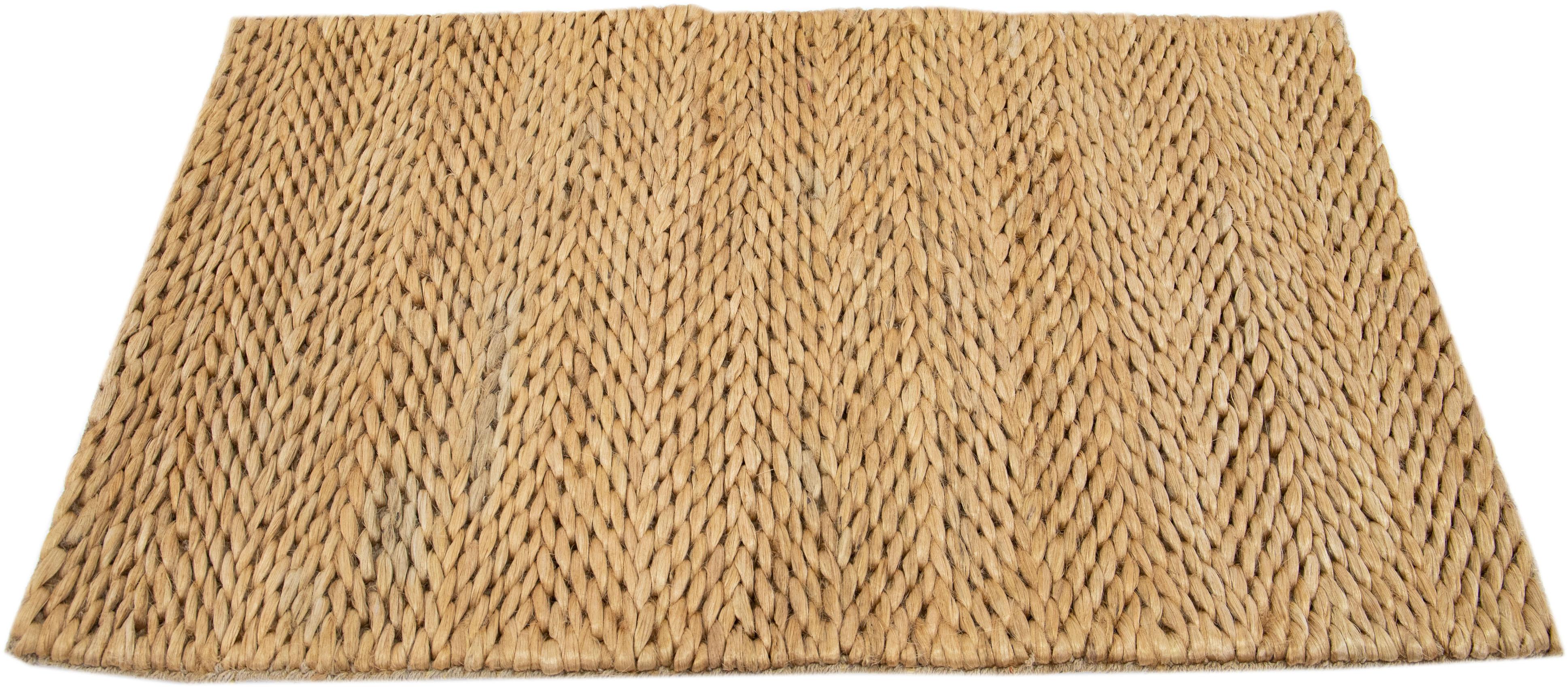 Tapis personnalisé moderne en jute naturel d'Apadana. Dimensions et couleurs personnalisées sur demande.

MATERIAL : 70 Jute, 30 Coton.
Techniques : Tissé à la main.
Style : Moderne.
Délai d'exécution : Environ 15-16 semaines disponibles.
Couleurs :