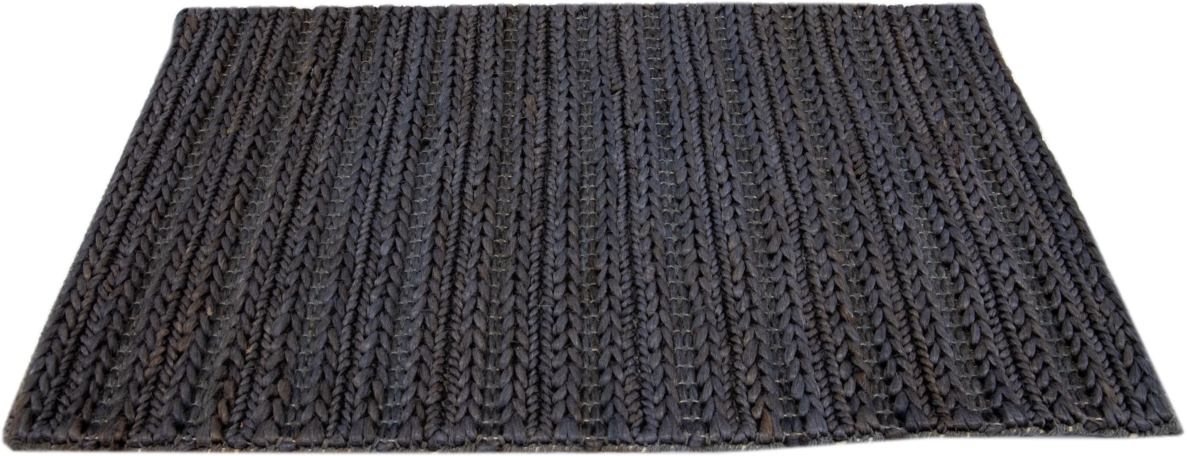 Tappeto personalizzato in iuta Modern Nature di Apadana. Dimensioni e colori personalizzati su ordinazione.

Materiale: 70 iuta, 30 cotone.
Tecniche: Tessuto a mano.
Stile: Moderno.
Tempi di consegna: Disponibile in circa 15-16 settimane.
Colori: