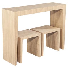 Consola moderna de nogal natural con taburetes Consola moderna de nogal natural con taburetes