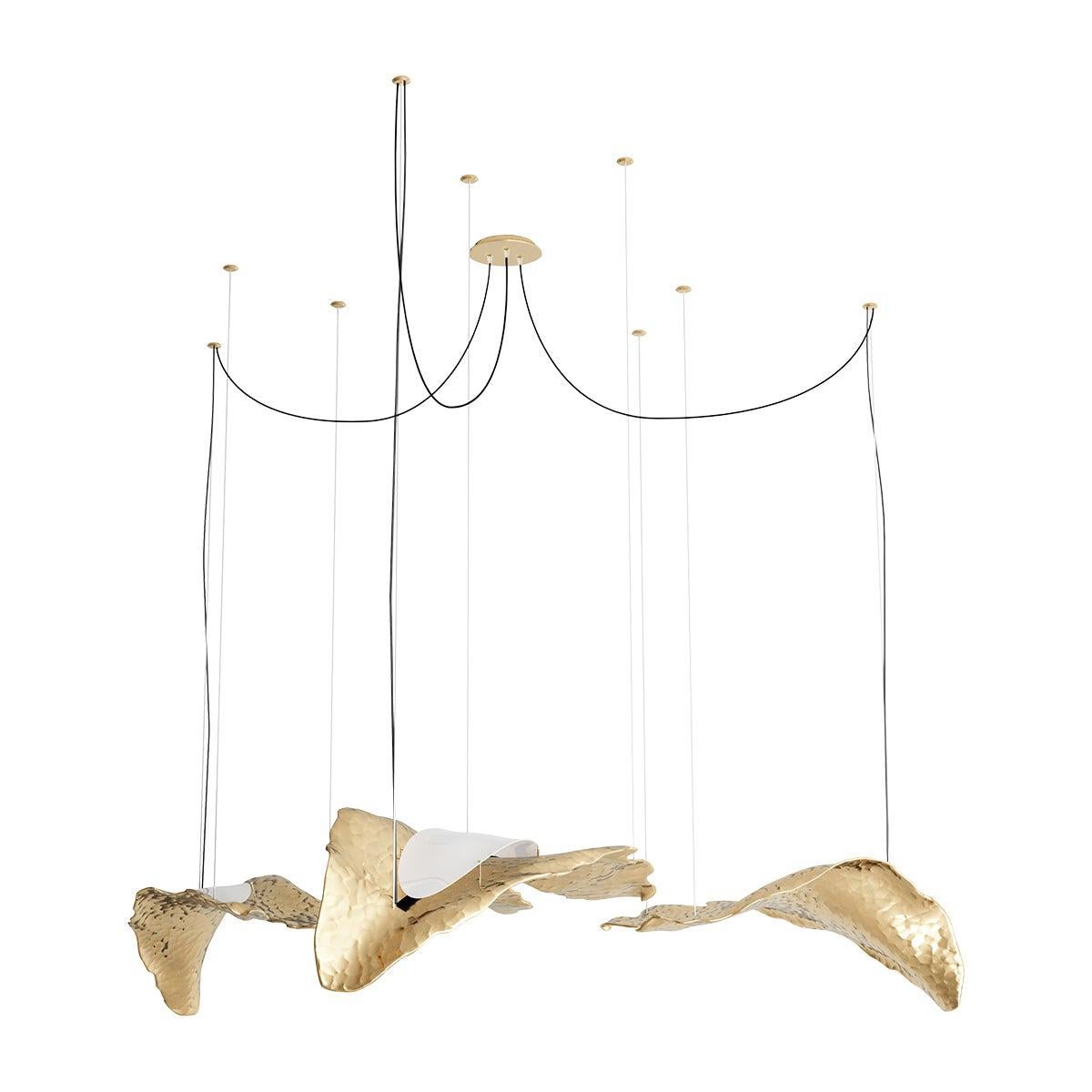 Lampe à suspension moderne du 21e siècle d'inspiration nature, lustre à feuilles d'or En vente