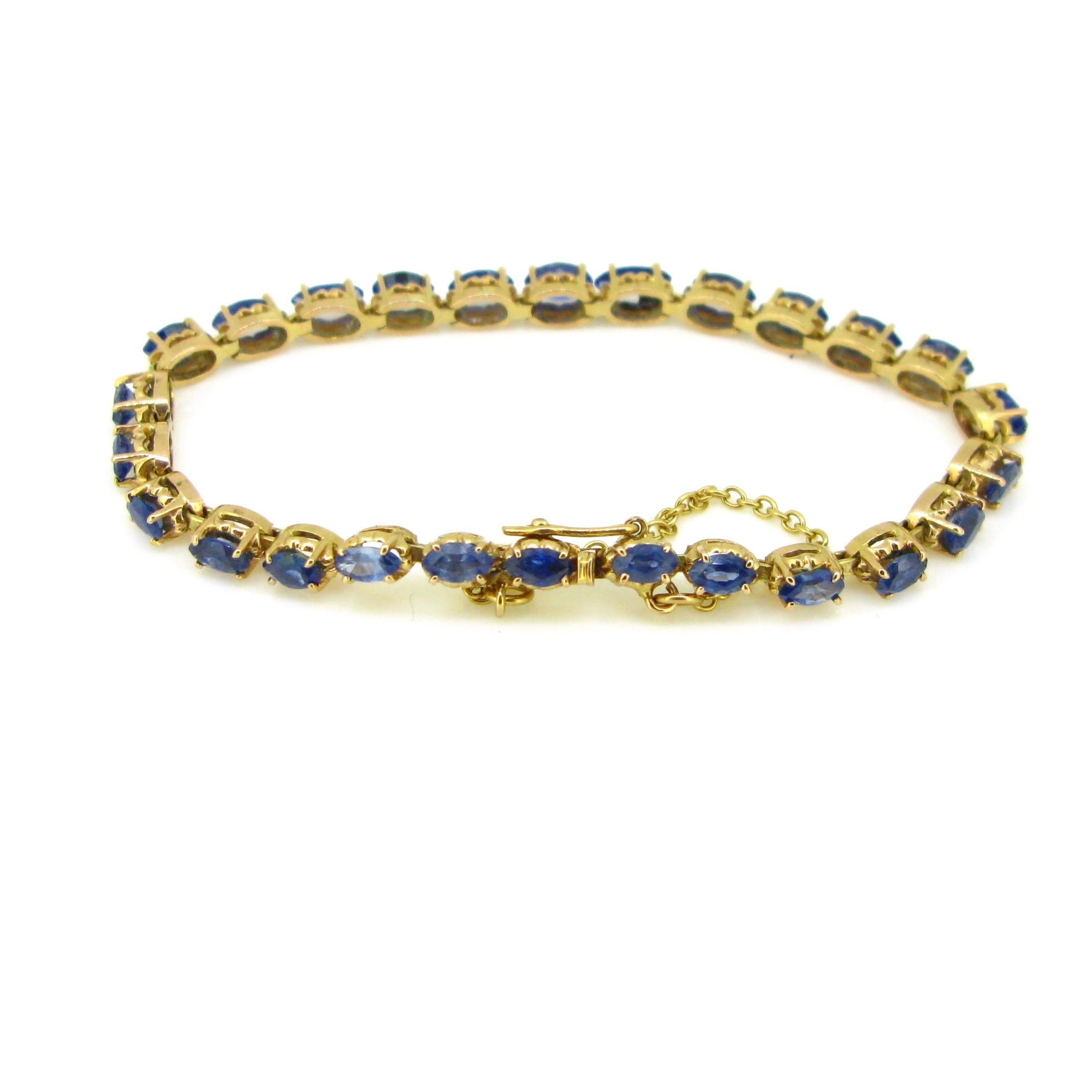 Modern Navette Cut 4 Carat Sapphires Bracelet, 18 Karat Rose and Yellow Gold In Good Condition For Sale In London, GB